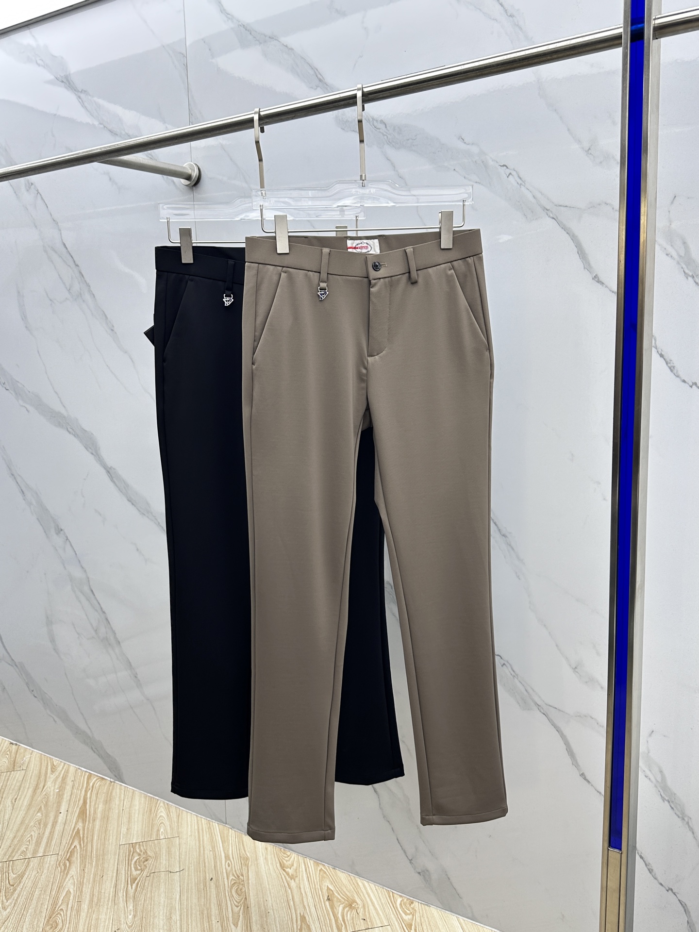 🆕Prada普拉达 2025早秋新品休闲裤西裤，官网同步发售，裤身工艺设计，进口客供辅料、面料定制，代工