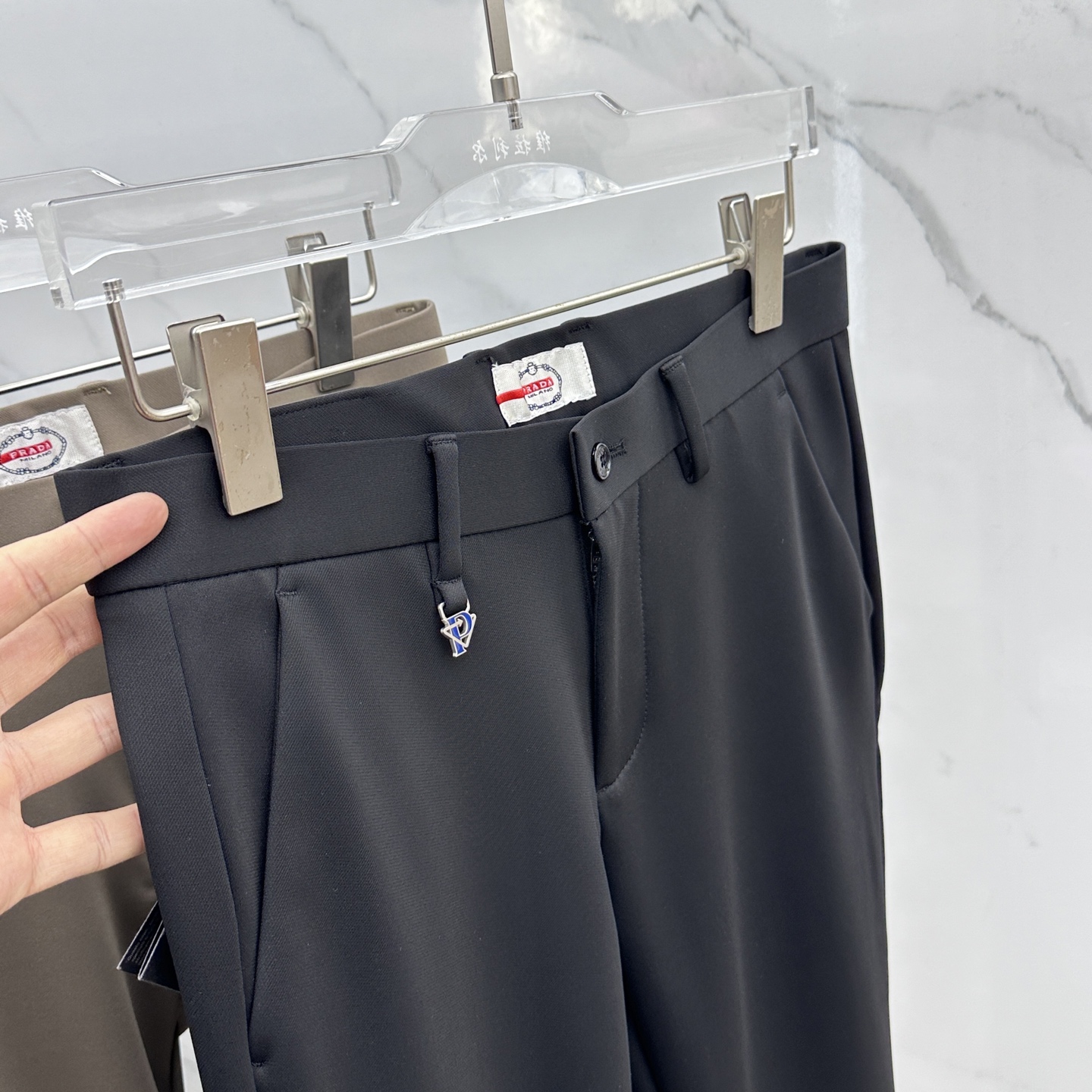 🆕Prada普拉达 2025早秋新品休闲裤西裤，官网同步发售，裤身工艺设计，进口客供辅料、面料定制，代工