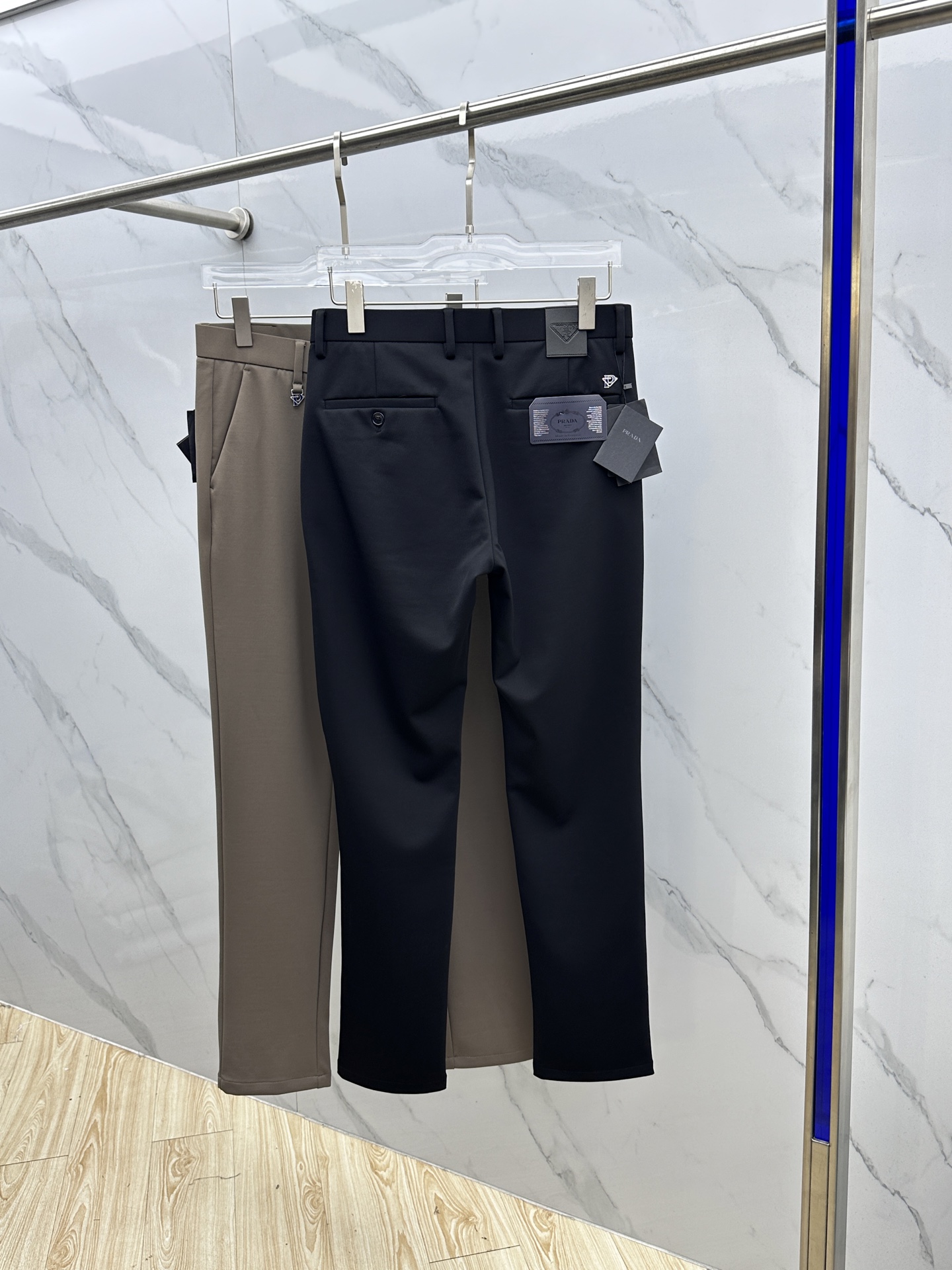🆕Prada普拉达 2025早秋新品休闲裤西裤，官网同步发售，裤身工艺设计，进口客供辅料、面料定制，代工
