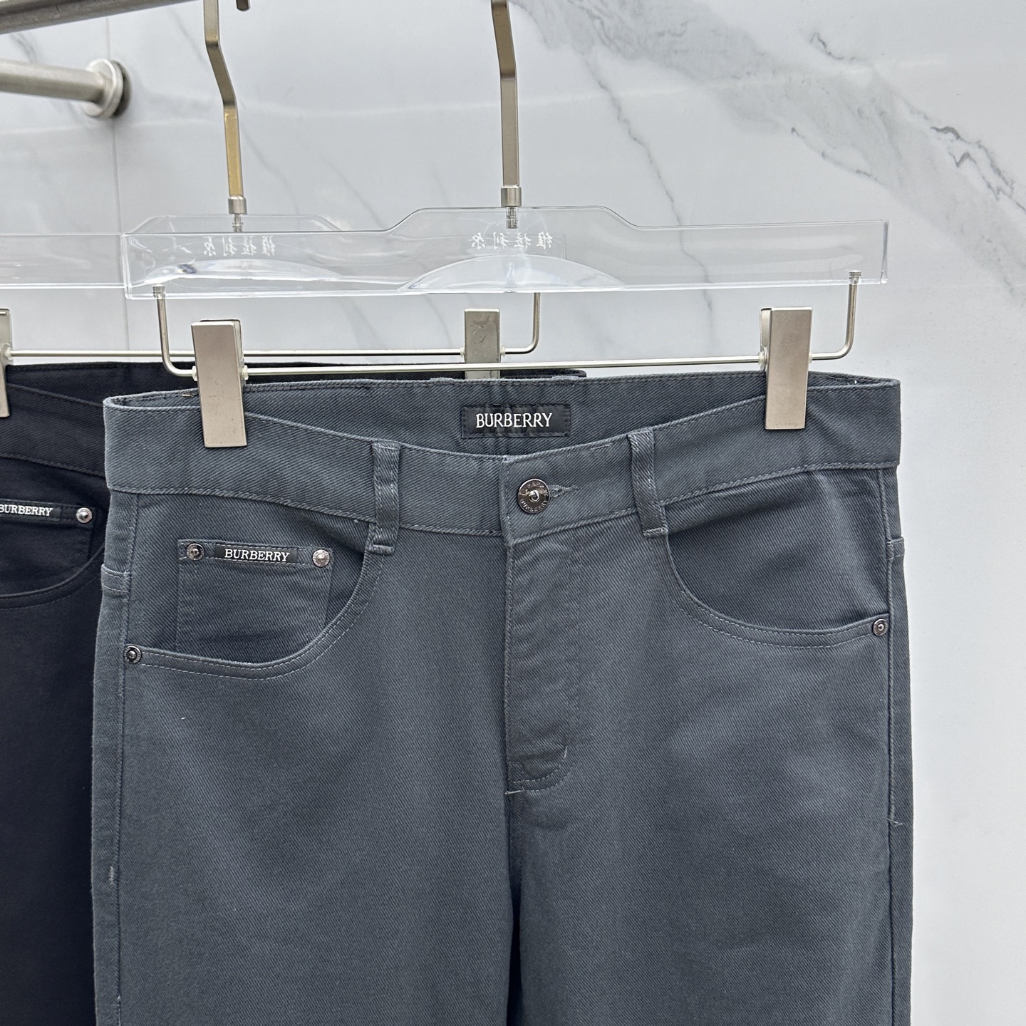 🆕Burberry巴宝莉 2025早秋新品休闲裤五袋牛仔裤，官网同步发售，裤身工艺设计，进口客供辅料、面