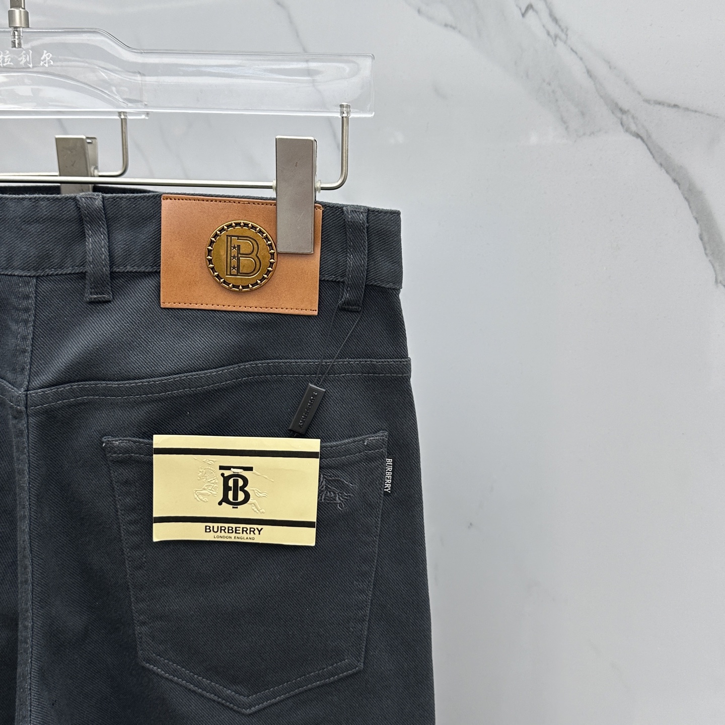 🆕Burberry巴宝莉 2025早秋新品休闲裤五袋牛仔裤，官网同步发售，裤身工艺设计，进口客供辅料、面