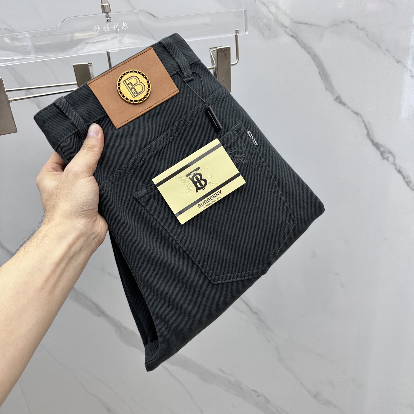 🆕Burberry巴宝莉 2025早秋新品休闲裤五袋牛仔裤，官网同步发售，裤身工艺设计，进口客供辅料、面