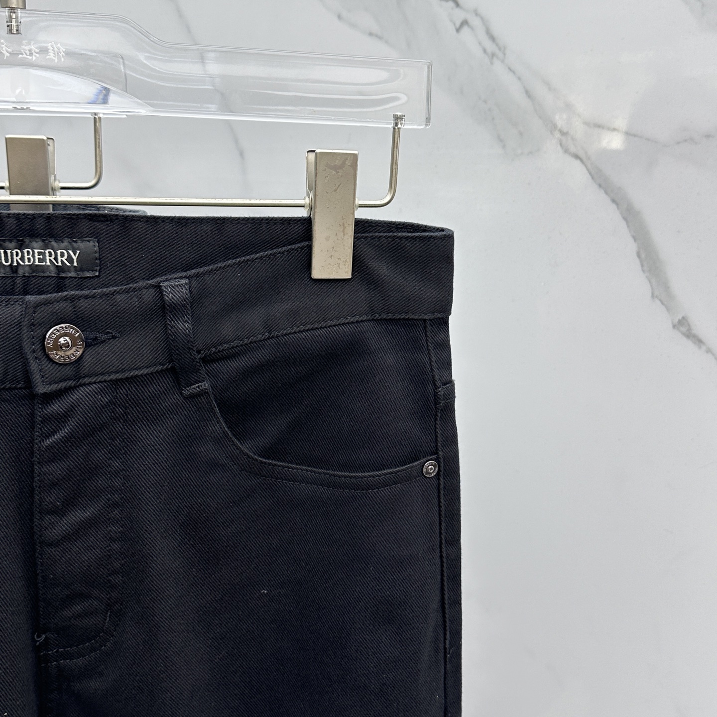 🆕Burberry巴宝莉 2025早秋新品休闲裤五袋牛仔裤，官网同步发售，裤身工艺设计，进口客供辅料、面