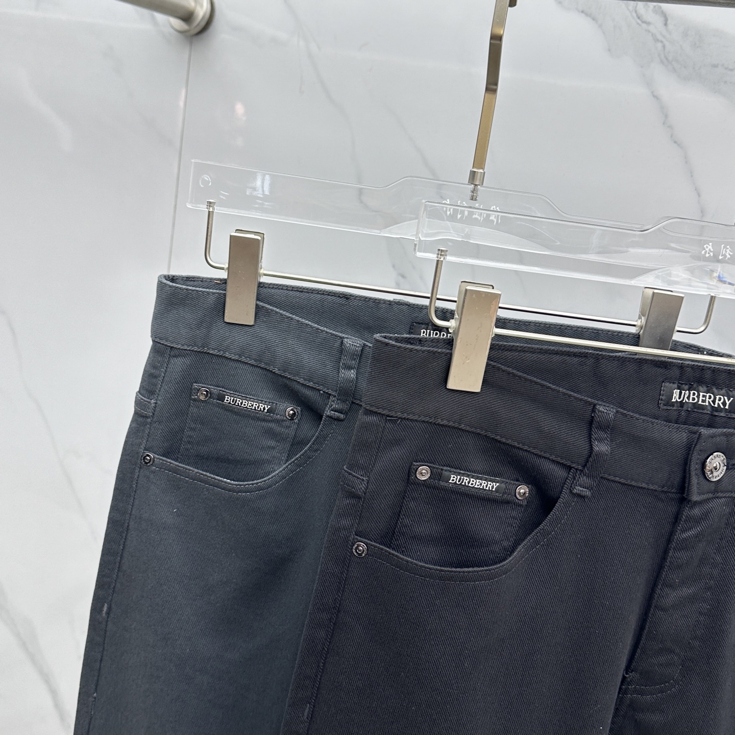 🆕Burberry巴宝莉 2025早秋新品休闲裤五袋牛仔裤，官网同步发售，裤身工艺设计，进口客供辅料、面