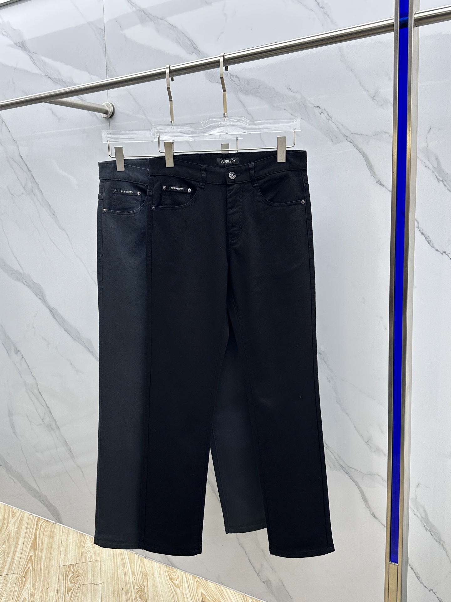 🆕Burberry巴宝莉 2025早秋新品休闲裤五袋牛仔裤，官网同步发售，裤身工艺设计，进口客供辅料、面