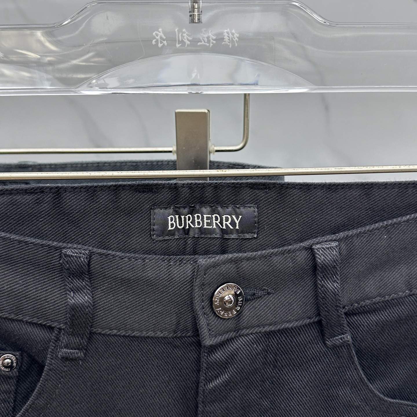 🆕Burberry巴宝莉 2025早秋新品休闲裤五袋牛仔裤，官网同步发售，裤身工艺设计，进口客供辅料、面