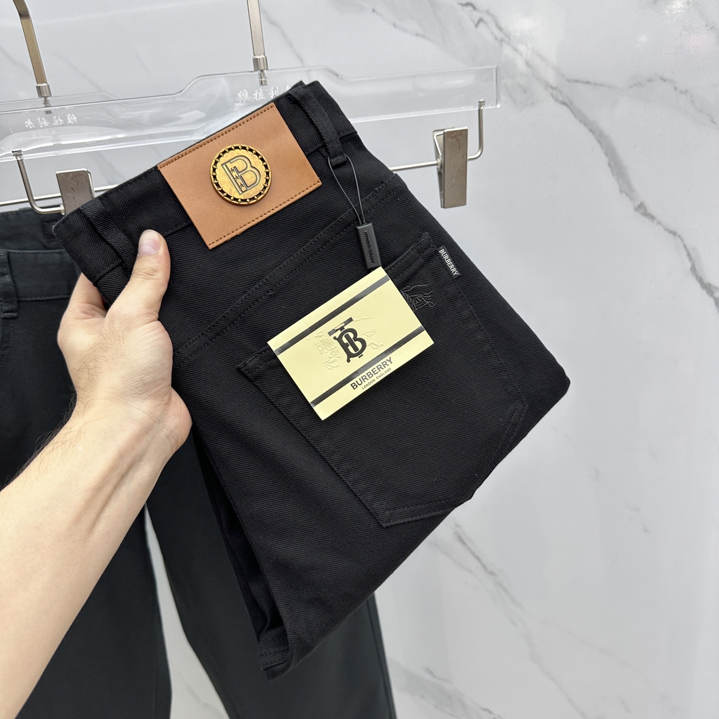 🆕Burberry巴宝莉 2025早秋新品休闲裤五袋牛仔裤，官网同步发售，裤身工艺设计，进口客供辅料、面