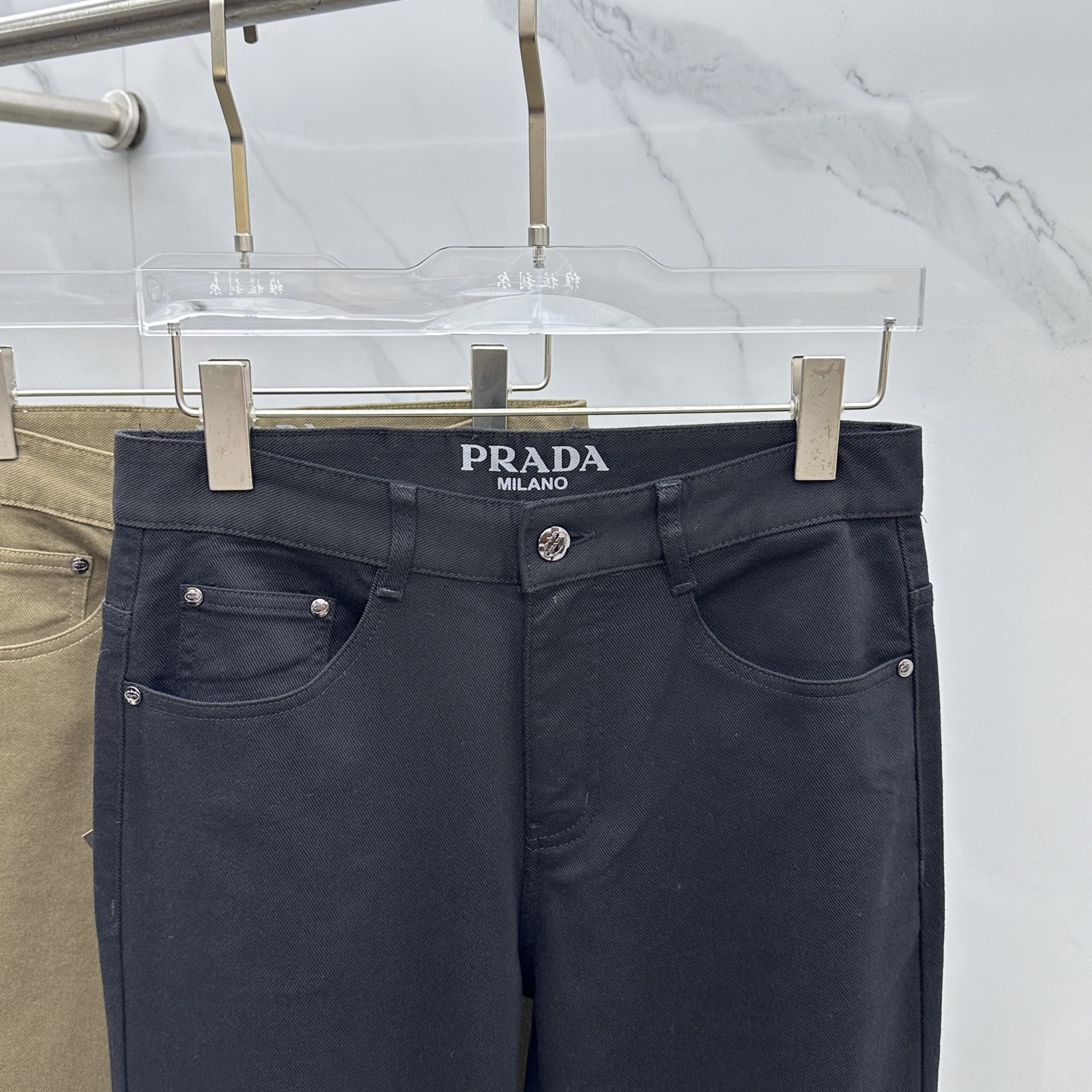 🆕Prada普拉达 2025早秋新品休闲裤五袋牛仔裤，官网同步发售，裤身工艺设计，进口客供辅料、面料定制