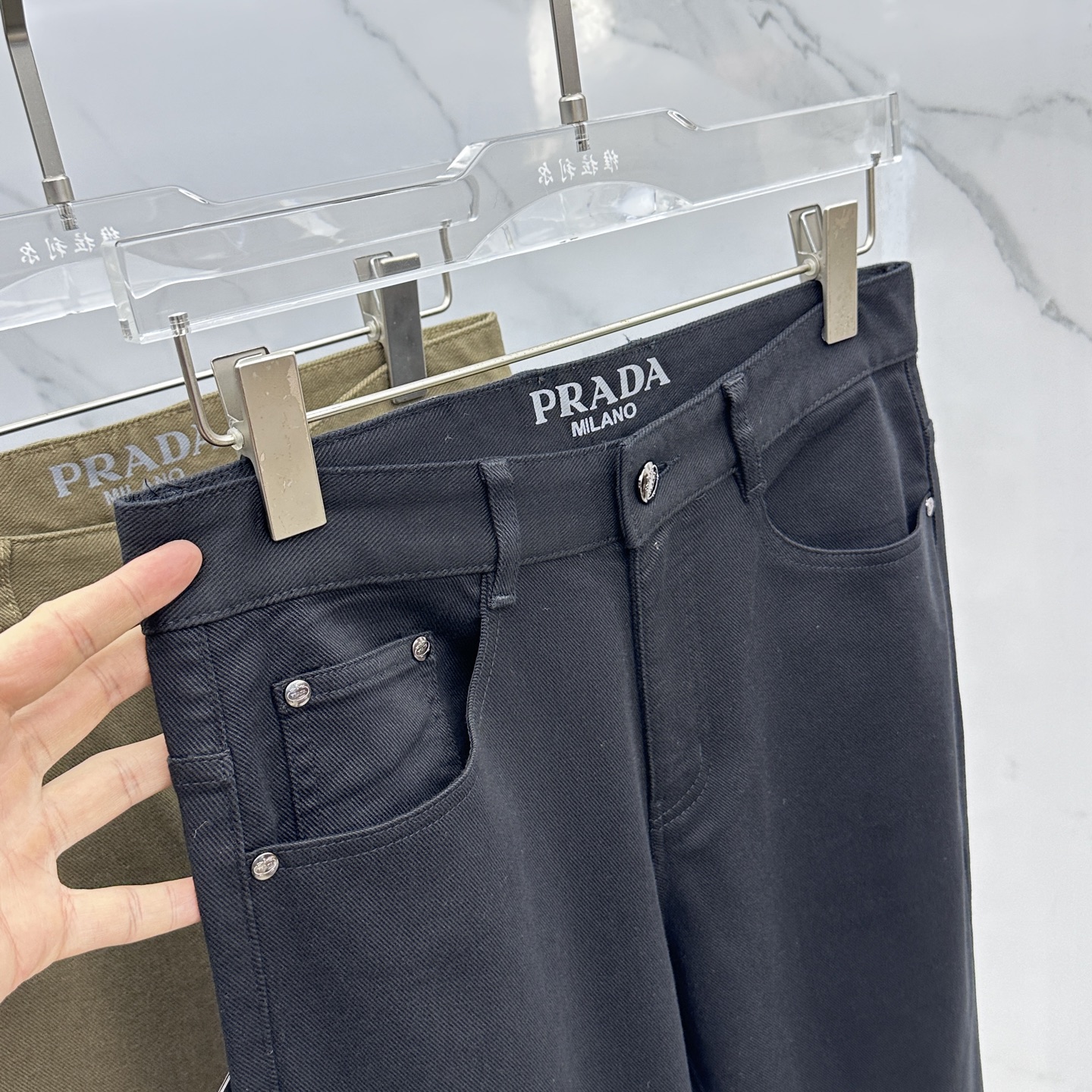 🆕Prada普拉达 2025早秋新品休闲裤五袋牛仔裤，官网同步发售，裤身工艺设计，进口客供辅料、面料定制