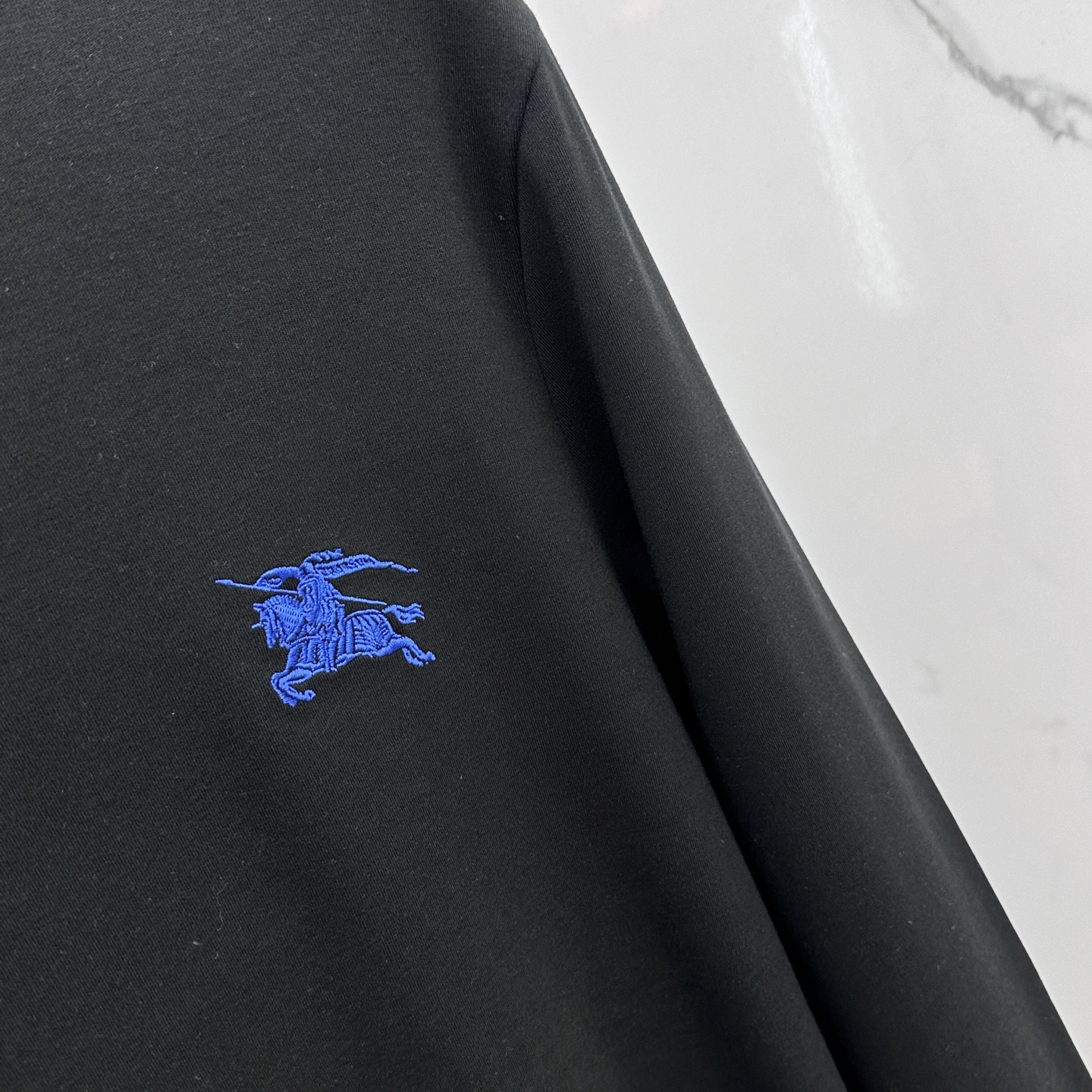 🆕Burberry巴宝莉 2025秋冬新款长袖打底衫保暖，同步发售！定制专属纯棉面料，内微磨毛，胸前采用