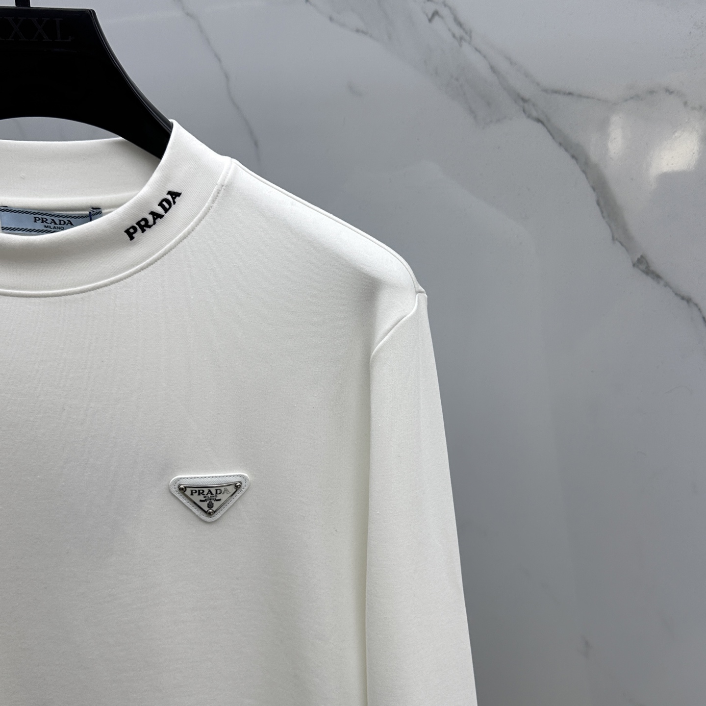 🆕Prada普拉达 2025秋冬新款长袖打底衫保暖，同步发售！定制专属纯棉面料，内微磨毛，胸前采用品牌l