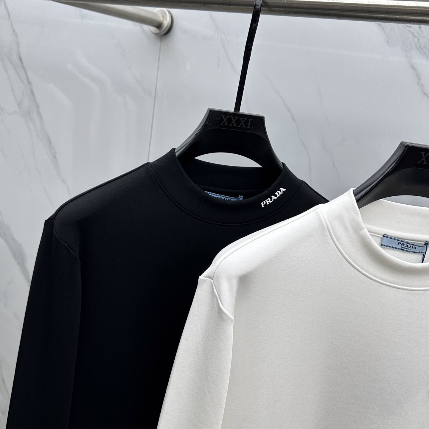 🆕Prada普拉达 2025秋冬新款长袖打底衫保暖，同步发售！定制专属纯棉面料，内微磨毛，胸前采用品牌l