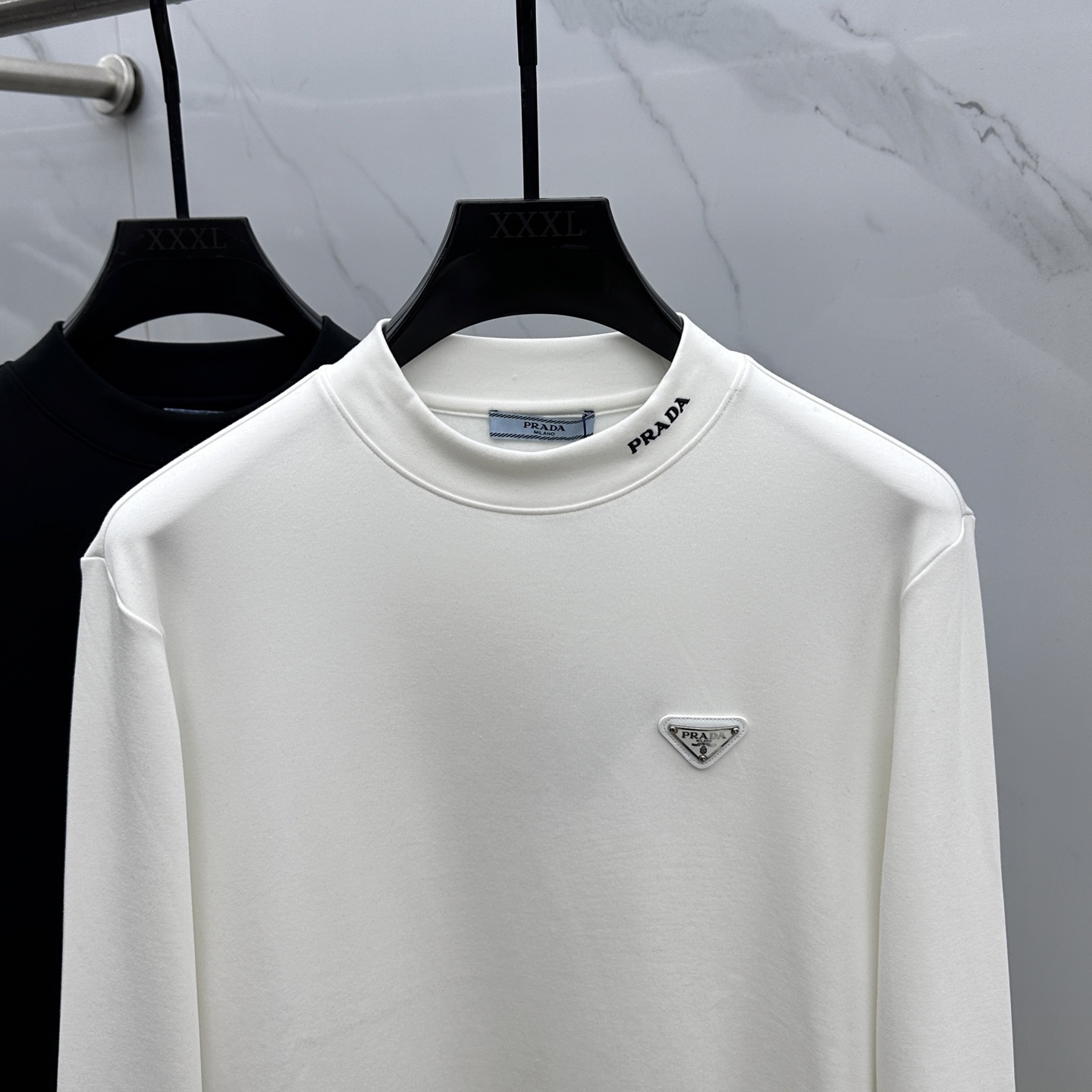 🆕Prada普拉达 2025秋冬新款长袖打底衫保暖，同步发售！定制专属纯棉面料，内微磨毛，胸前采用品牌l