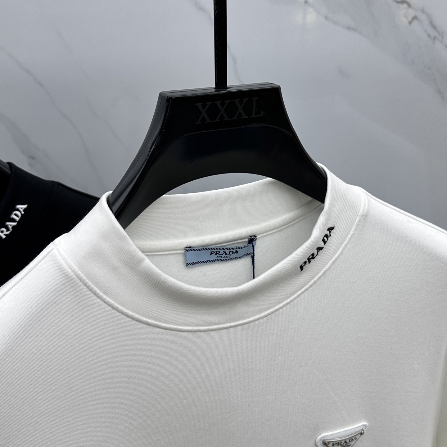 🆕Prada普拉达 2025秋冬新款长袖打底衫保暖，同步发售！定制专属纯棉面料，内微磨毛，胸前采用品牌l