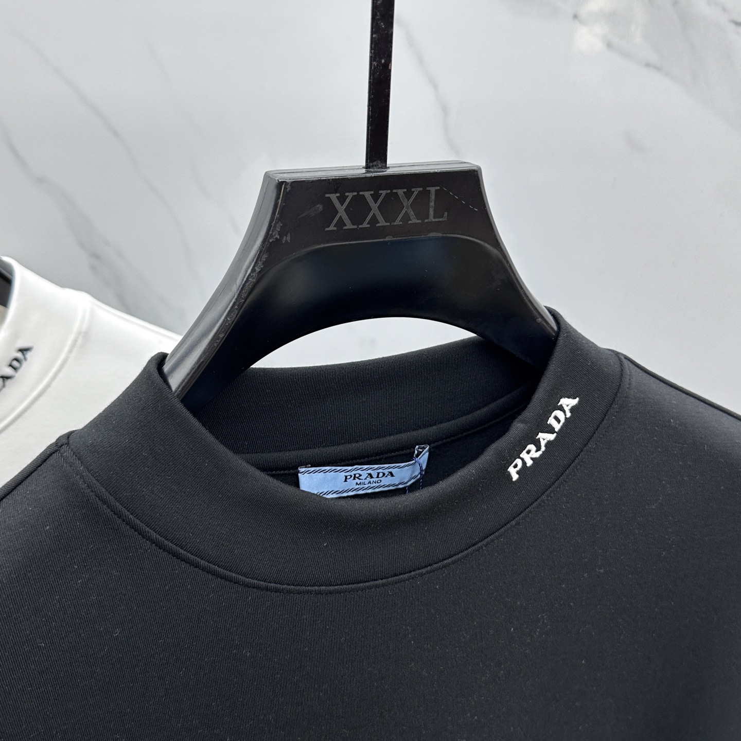 🆕Prada普拉达 2025秋冬新款长袖打底衫保暖，同步发售！定制专属纯棉面料，内微磨毛，胸前采用品牌l