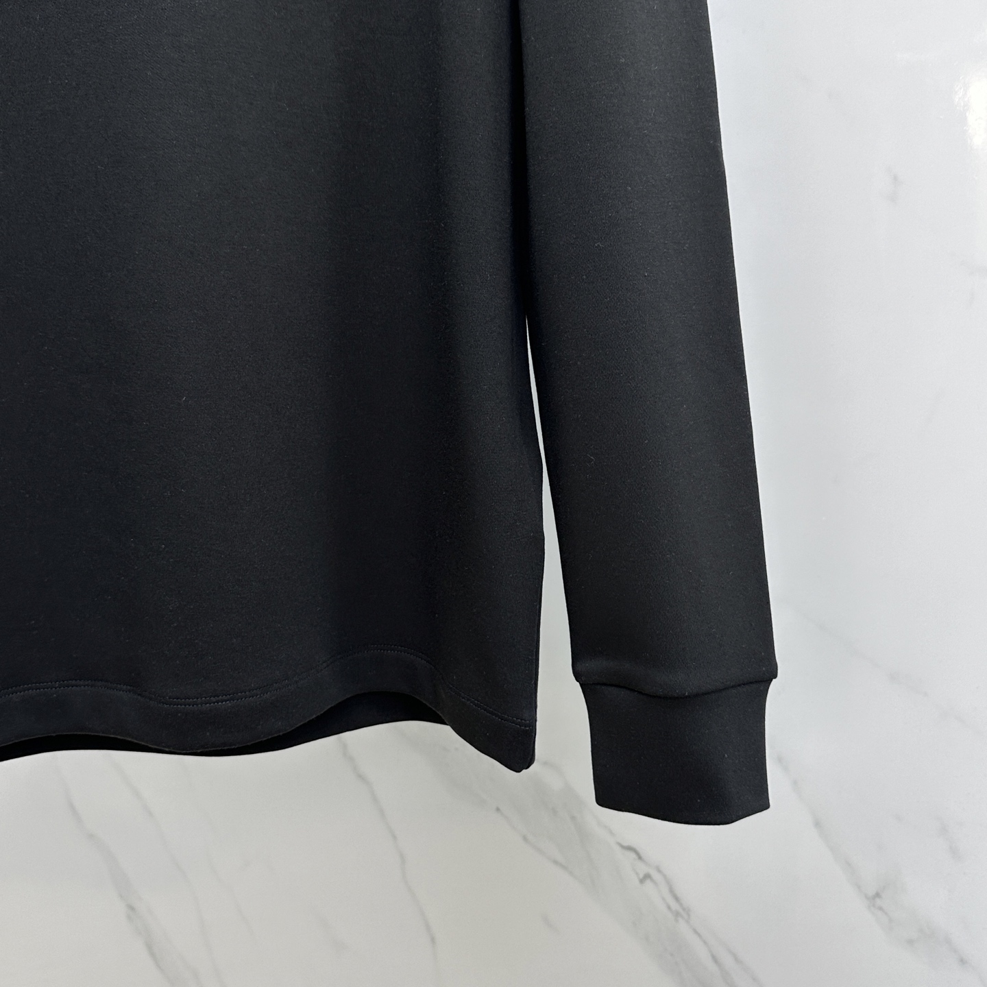 🆕Prada普拉达 2025秋冬新款长袖打底衫保暖，同步发售！定制专属纯棉面料，内微磨毛，胸前采用品牌l