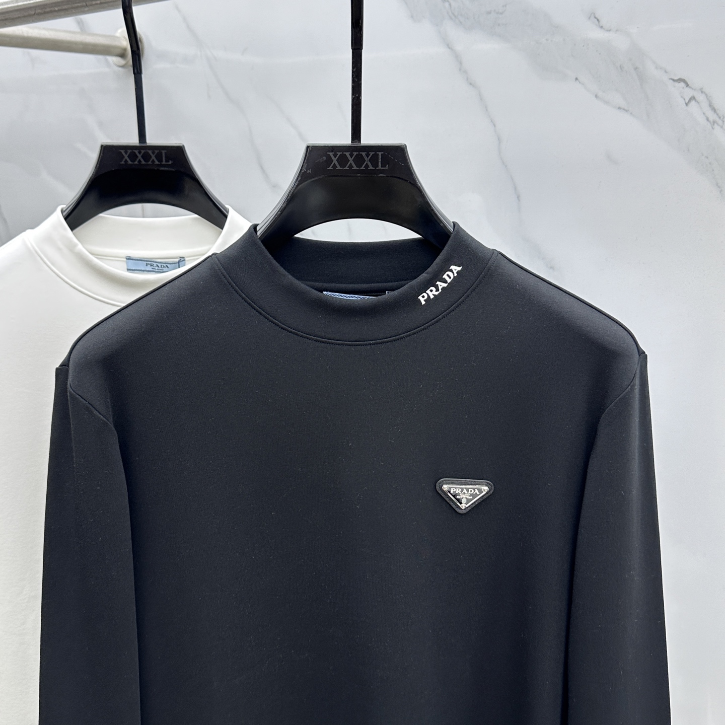 🆕Prada普拉达 2025秋冬新款长袖打底衫保暖，同步发售！定制专属纯棉面料，内微磨毛，胸前采用品牌l