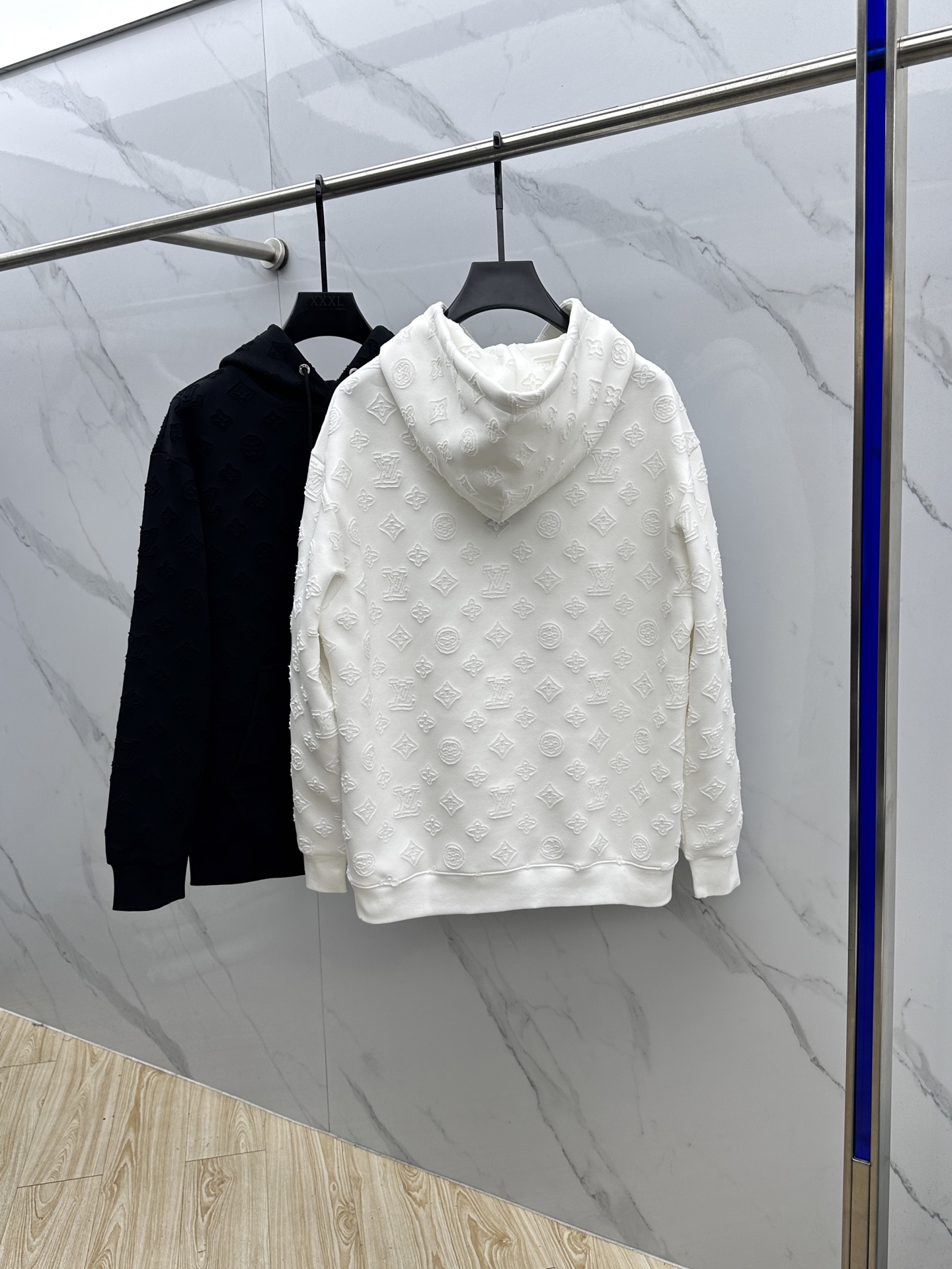 🆕LV路易威登 2025ss秋冬新款长袖连帽卫衣面料采用重磅复合双层面料 整衣洗水 辅以激光烧花工艺 成