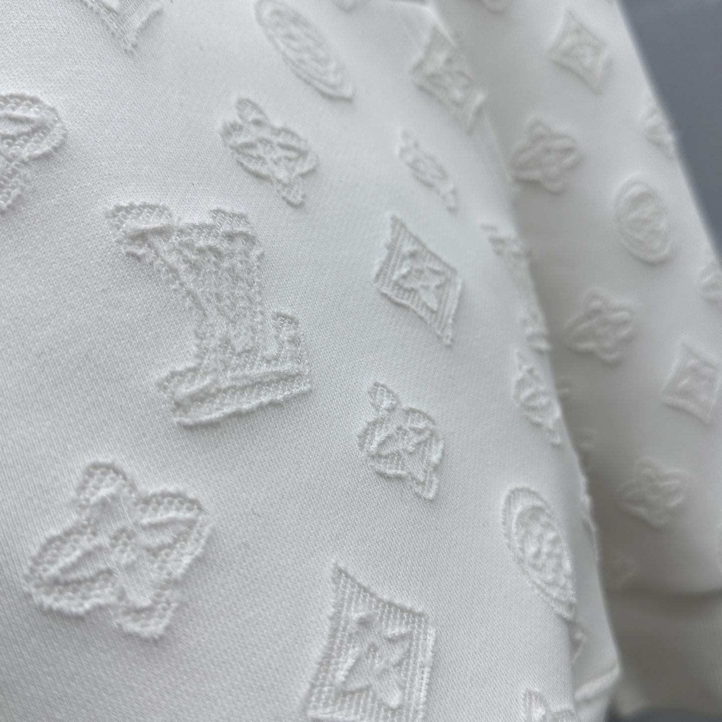 🆕LV路易威登 2025ss秋冬新款长袖连帽卫衣面料采用重磅复合双层面料 整衣洗水 辅以激光烧花工艺 成