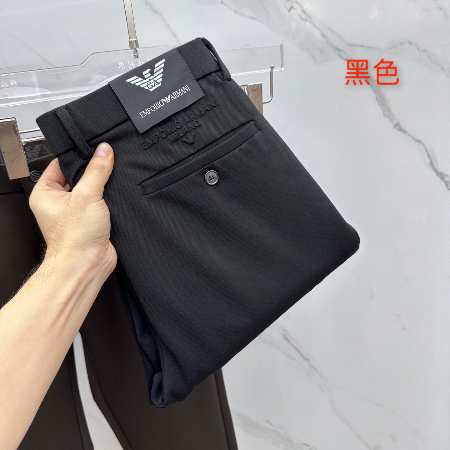 NO:596974,Amani's new 2025 early autumn casual trousers and trousers are on sale simultaneously on the official website. The trousers are designed with body craftsmanship, customized hardware accessories and fabrics, and factory-produced products are exempted from inspection!  Every detail is made to the extreme. Original hardware accessories, full of fashion, stylish and handsome upper body, a must-have item for fashionistas!  A11 original product!  Code number 29-38 no 35.37,,armani,alexander wang19860909Amani阿玛尼 2025早秋新品休闲裤西裤,官网同步发售,裤身工艺设计,定制五金辅料、面料定制,代工厂出品免检！每个细节做到极致.原版五金配件,潮范十足、上身有型帅气,潮人必备单品！ A11原单出品！ 码数29-38无35.37,,armani,alexander wang,Men's clothing