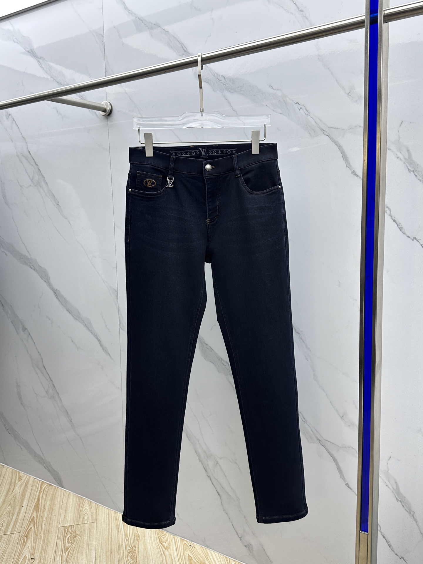 🆕LV路易威登 🔥高端定制、2025早秋最新款牛仔裤 抓绒加厚款 柜台同步发售 原版定制复刻 客供五金辅