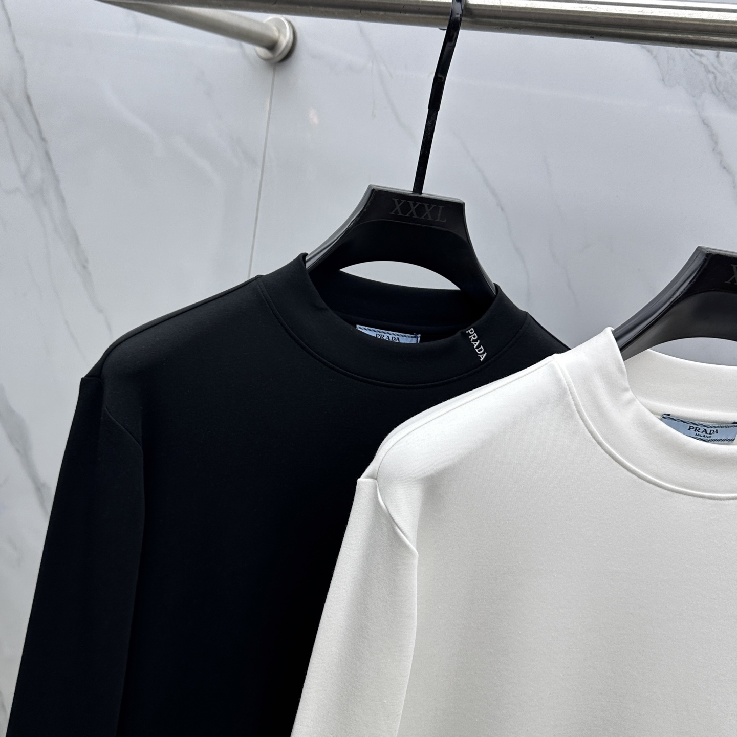 🆕Prada普拉达 2025秋冬新款长袖打底衫保暖，同步发售！定制专属纯棉面料，内微磨毛，胸前采用品牌l