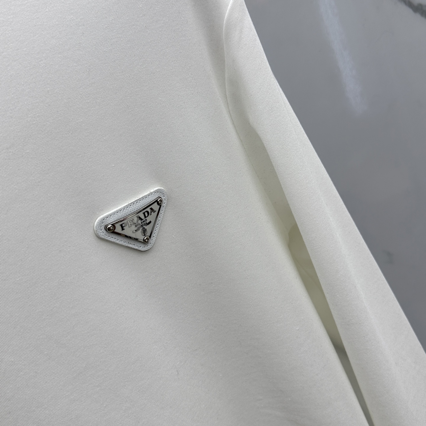 🆕Prada普拉达 2025秋冬新款长袖打底衫保暖，同步发售！定制专属纯棉面料，内微磨毛，胸前采用品牌l