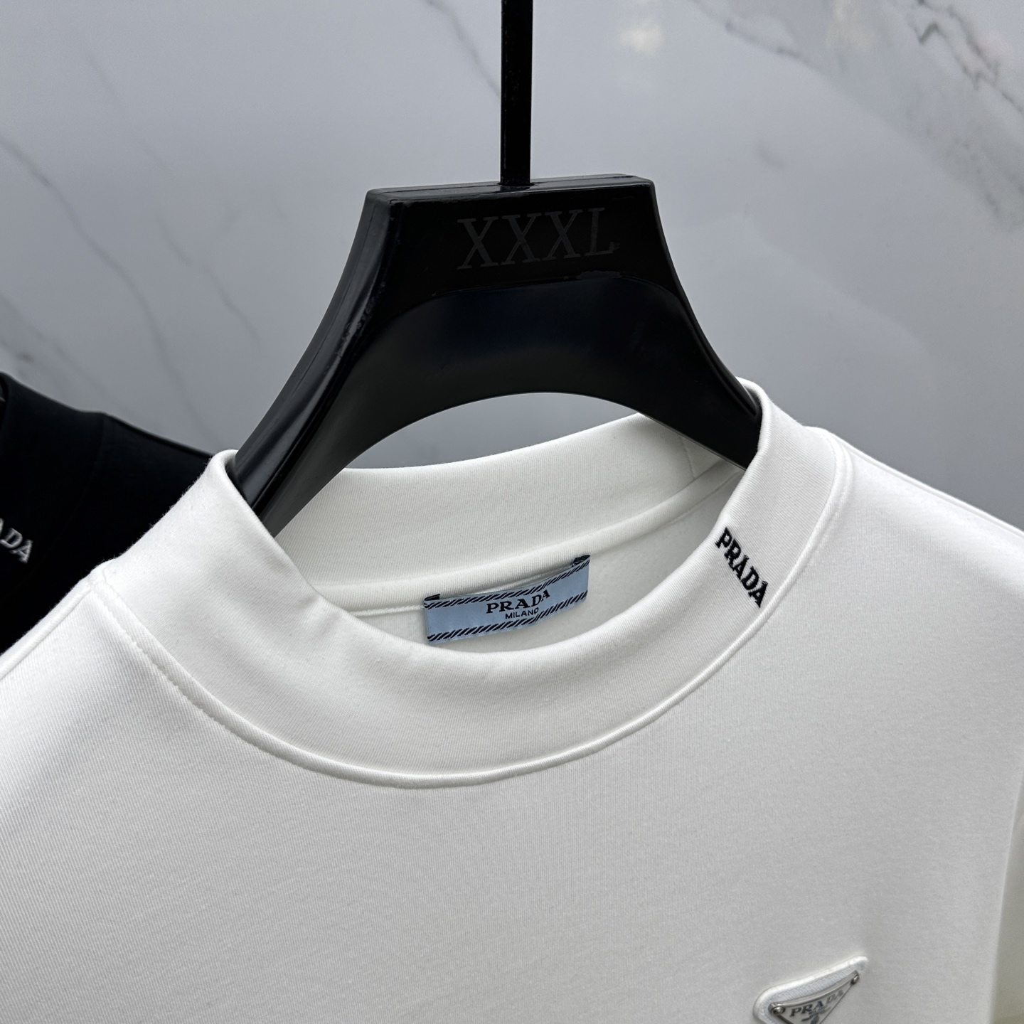 🆕Prada普拉达 2025秋冬新款长袖打底衫保暖，同步发售！定制专属纯棉面料，内微磨毛，胸前采用品牌l