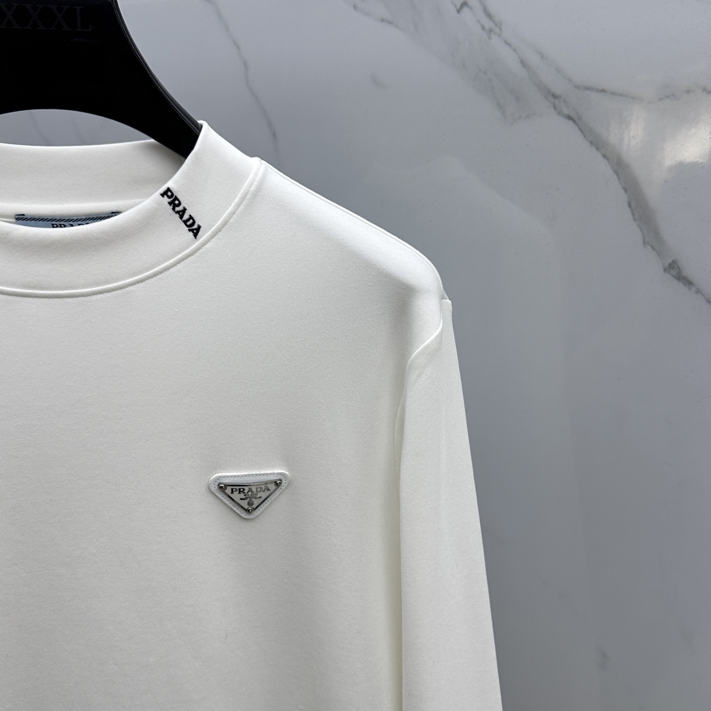 🆕Prada普拉达 2025秋冬新款长袖打底衫保暖，同步发售！定制专属纯棉面料，内微磨毛，胸前采用品牌l