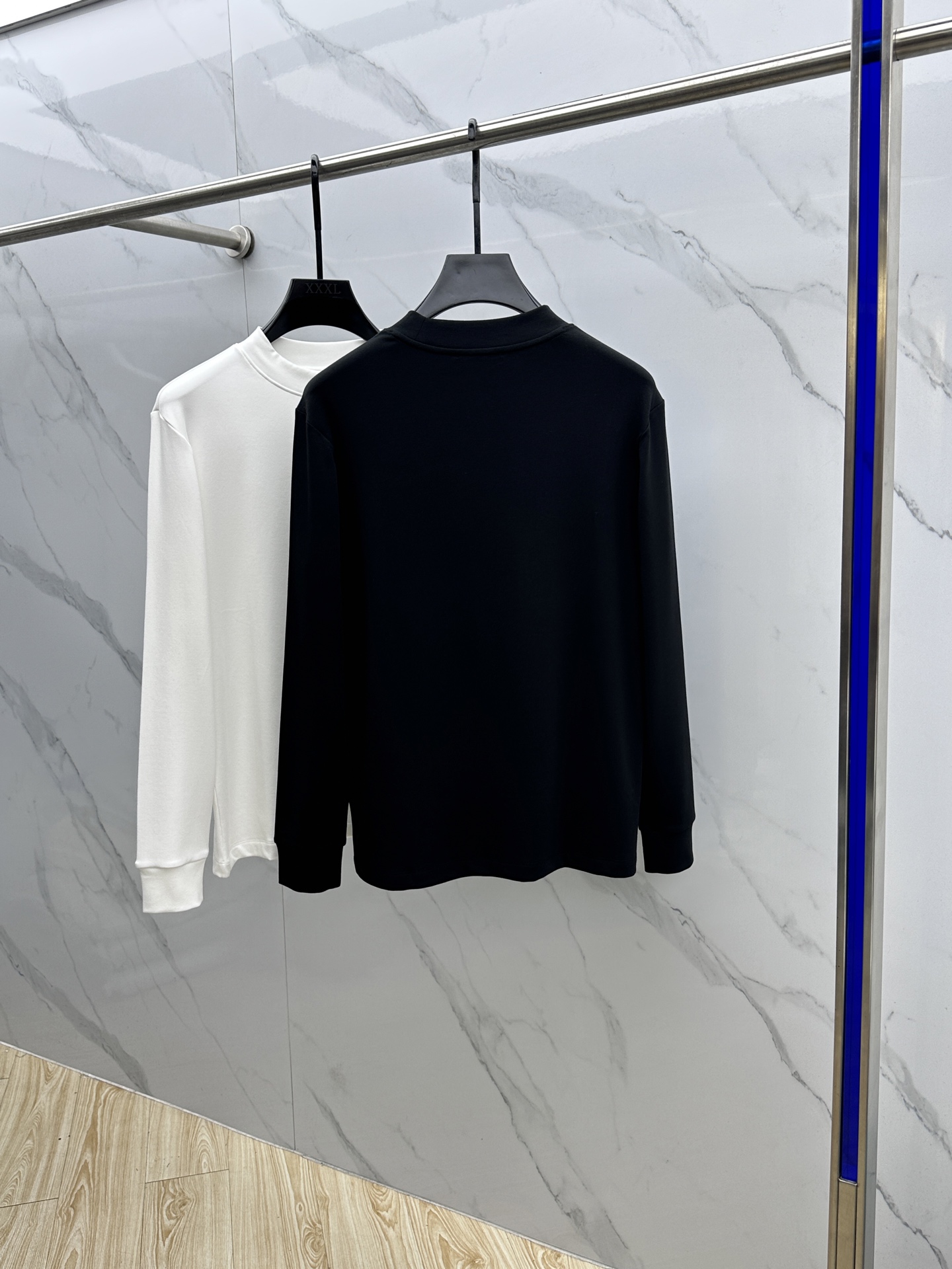 🆕Prada普拉达 2025秋冬新款长袖打底衫保暖，同步发售！定制专属纯棉面料，内微磨毛，胸前采用品牌l