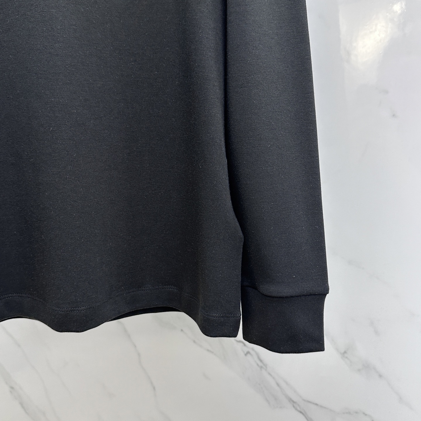 🆕Prada普拉达 2025秋冬新款长袖打底衫保暖，同步发售！定制专属纯棉面料，内微磨毛，胸前采用品牌l