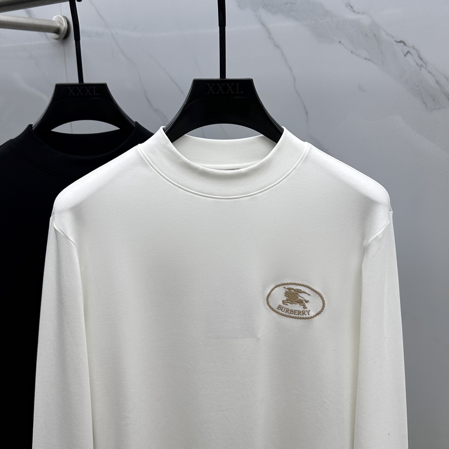 🆕Burberry巴宝莉 2025秋冬新款长袖打底衫保暖，同步发售！定制专属纯棉面料，内微磨毛，胸前采用