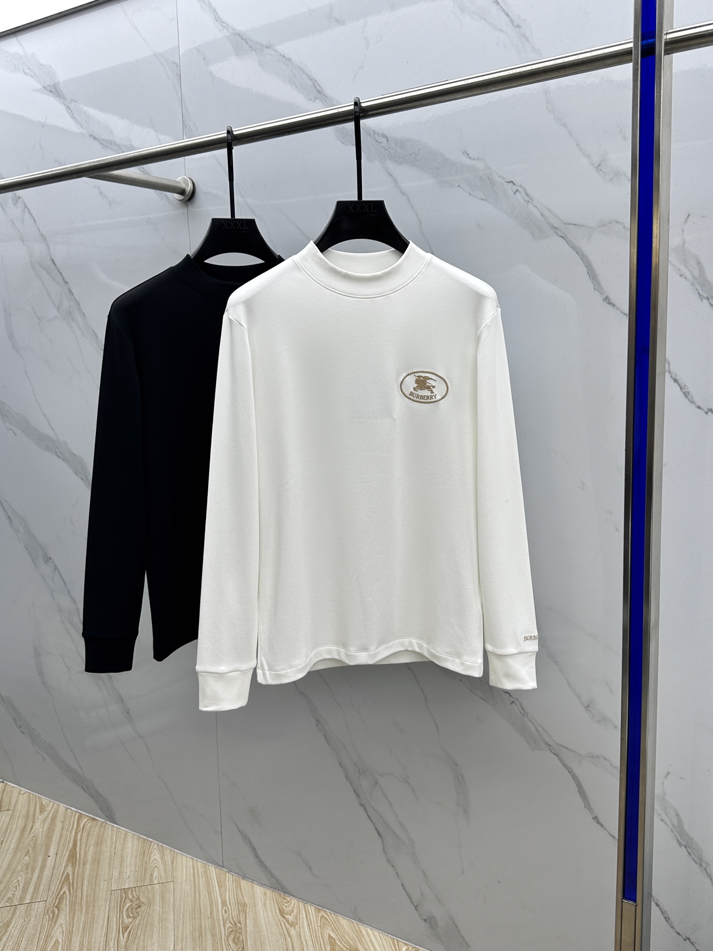 🆕Burberry巴宝莉 2025秋冬新款长袖打底衫保暖，同步发售！定制专属纯棉面料，内微磨毛，胸前采用