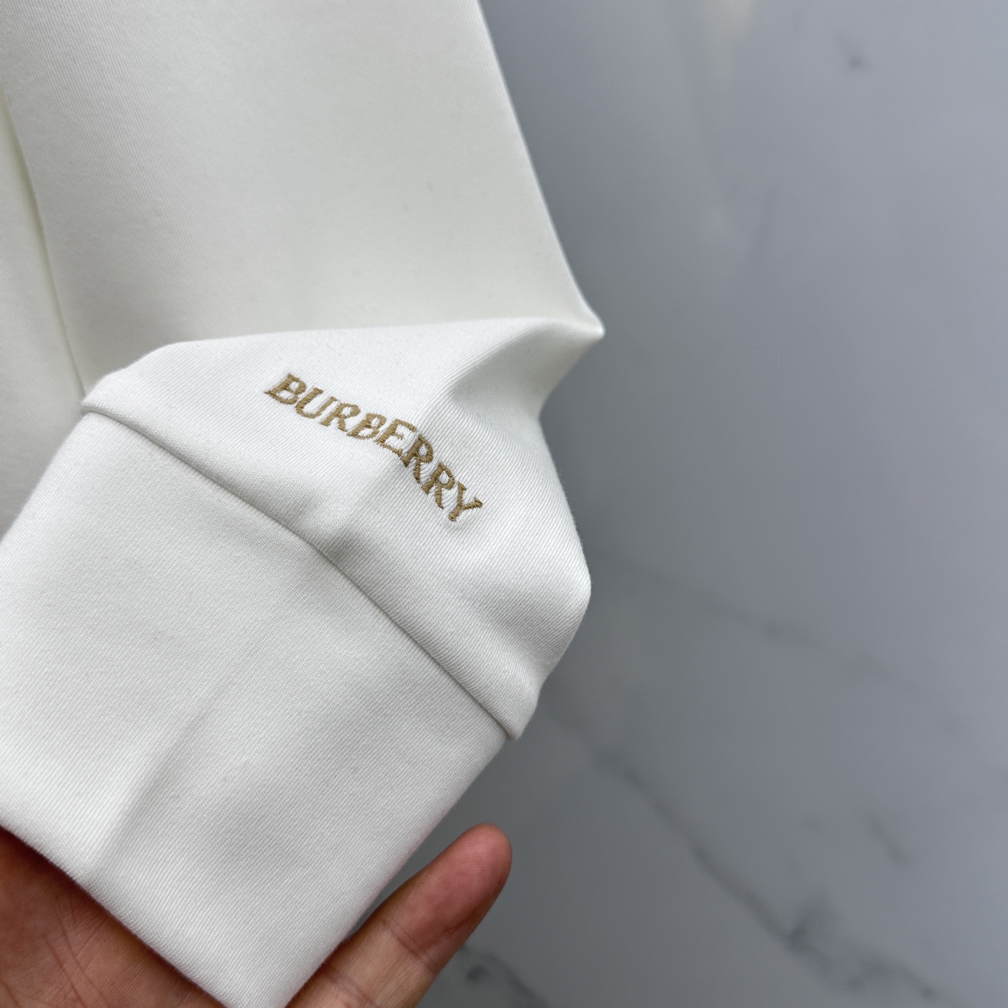 🆕Burberry巴宝莉 2025秋冬新款长袖打底衫保暖，同步发售！定制专属纯棉面料，内微磨毛，胸前采用