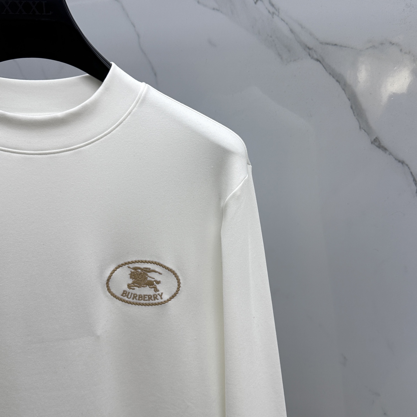 🆕Burberry巴宝莉 2025秋冬新款长袖打底衫保暖，同步发售！定制专属纯棉面料，内微磨毛，胸前采用