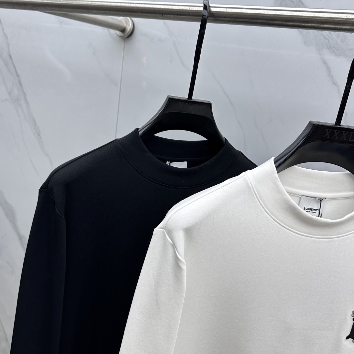 🆕Burberry巴宝莉 2025秋冬新款长袖打底衫保暖，同步发售！定制专属纯棉面料，内微磨毛，胸前采用