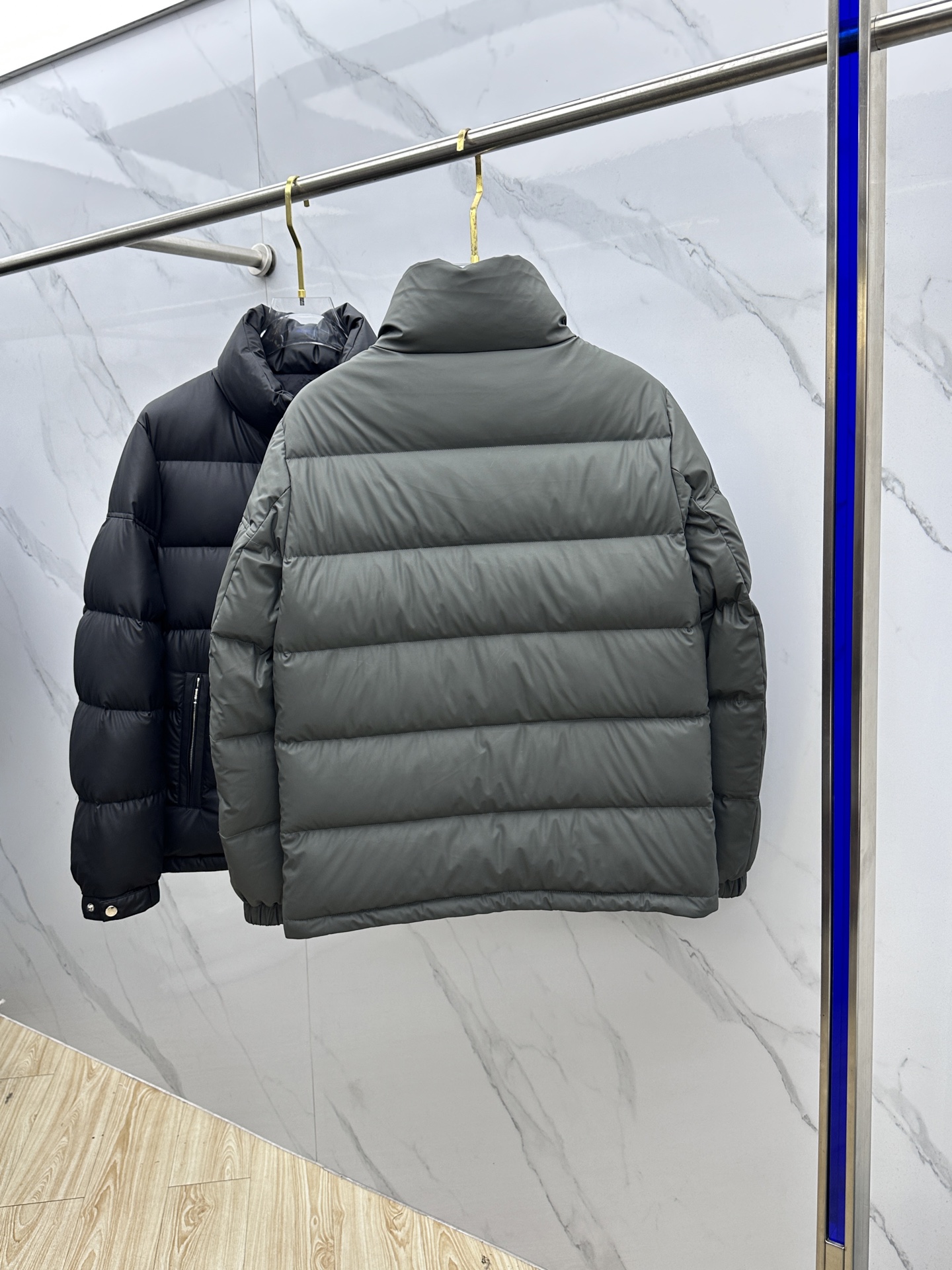 🆕Prada普拉达 2025ss秋冬新款时尚休闲羽绒外套，立领羽绒服处处细节显工艺足够的高级，结构性剪裁