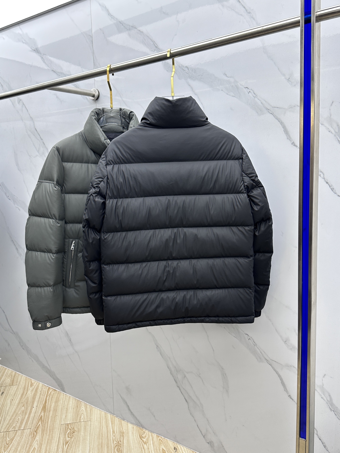 🆕Prada普拉达 2025ss秋冬新款时尚休闲羽绒外套，立领羽绒服处处细节显工艺足够的高级，结构性剪裁