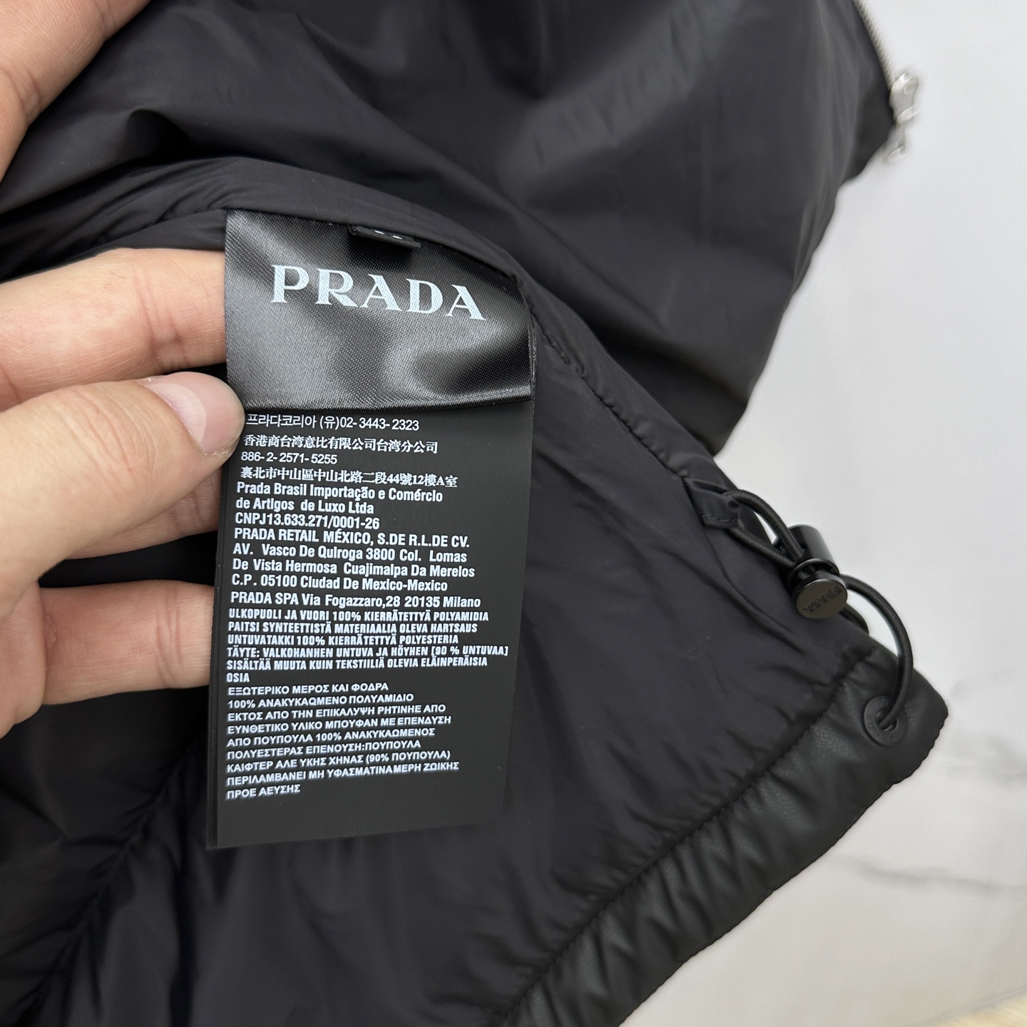 🆕Prada普拉达 2025ss秋冬新款时尚休闲羽绒外套，立领羽绒服处处细节显工艺足够的高级，结构性剪裁