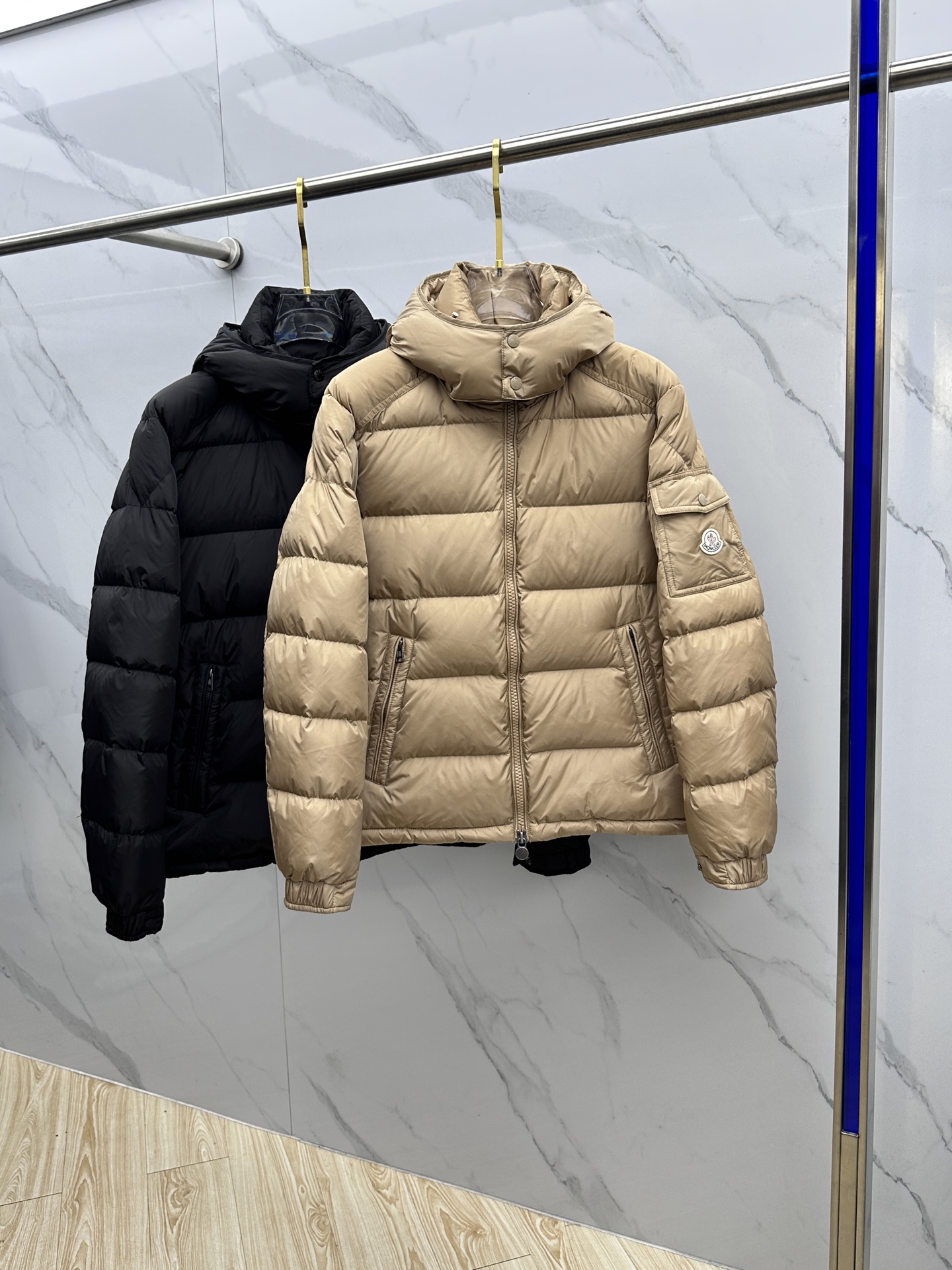 NO:690738,Moncler muzzle 2025ss new fashionable casual down jacket in autumn and winter, hood is detachable, every detail shows high-end craftsmanship, structural tailoring design changes to show men's diverse image changes, slim and neat, tailoring to meet the current popular multi-layered wear, dx life versatile style code number 1.2.3.4.5,, Moncler, jackets & coats, down jacket, hats,19860909Moncler蒙口 2025ss秋冬新款时尚休闲羽绒外套,连帽可拆,处处细节显工艺足够的高级,结构性剪裁的设计改变来展现男士多样的形象变化,修身利落、剪裁合体,满足时下正流行的多层次穿搭,dx生活百搭款式 码数1.2.3.4.5,,Moncler,jackets & coats,down jacket,hats,,Men's clothing