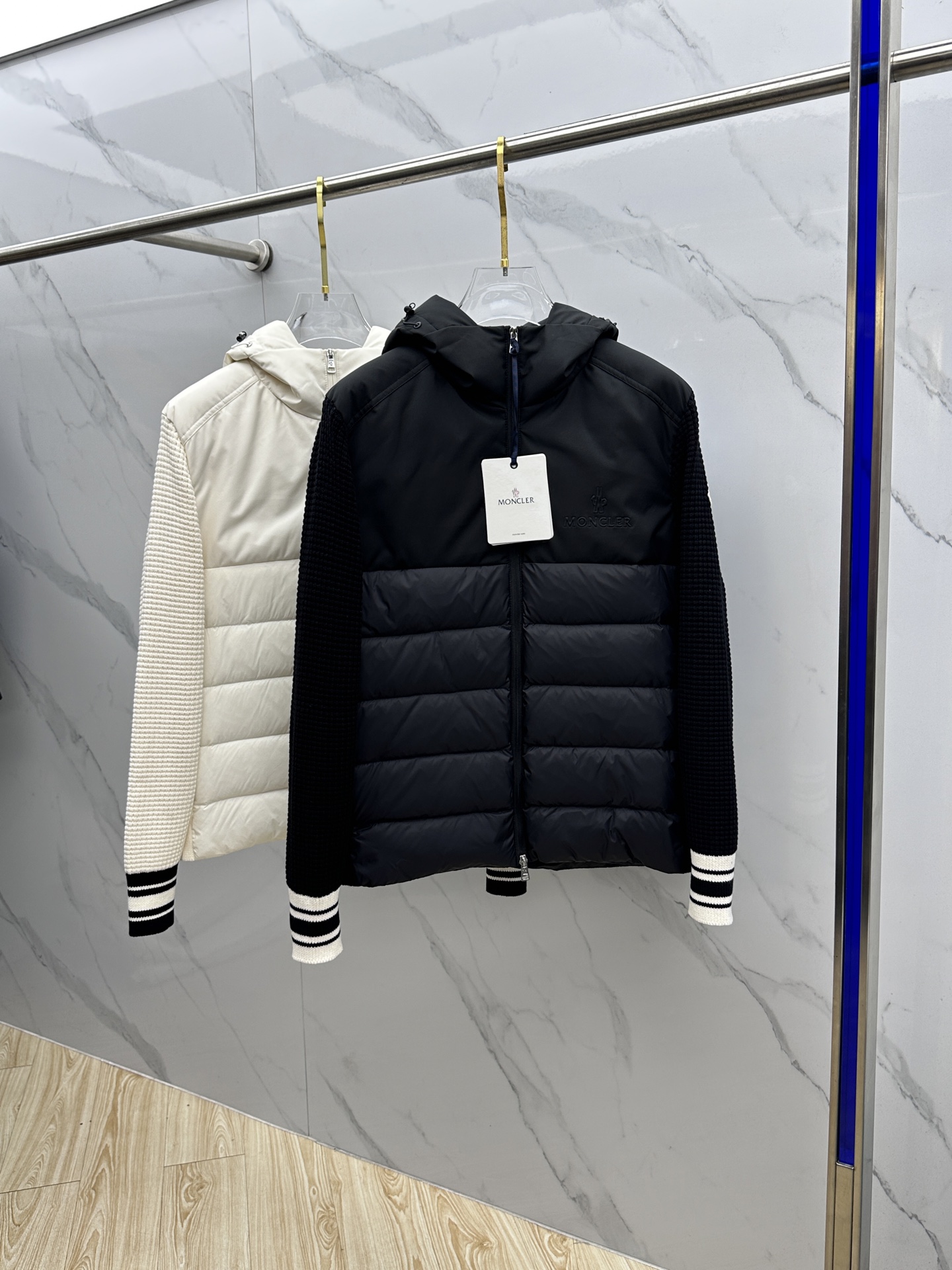 NO:601282,Moncler Meng Mouth 2025ss new fashionable casual down jacket for autumn and winter, knitted splicing, every detail shows high-end craftsmanship, structural tailoring design changes to show men's diverse image changes, slim and neat, tailored to meet the current popular multi-layered wear, dx life style versatile code number 48-56,, Moncler, jackets & coats, down jacket, alexander wang19860909Moncler蒙口 2025ss秋冬新款时尚休闲羽绒外套,针织拼接,处处细节显工艺足够的高级,结构性剪裁的设计改变来展现男士多样的形象变化,修身利落、剪裁合体,满足时下正流行的多层次穿搭,dx生活百搭款式 码数48-56,,Moncler,jackets & coats,down jacket,alexander wang,Men's clothing