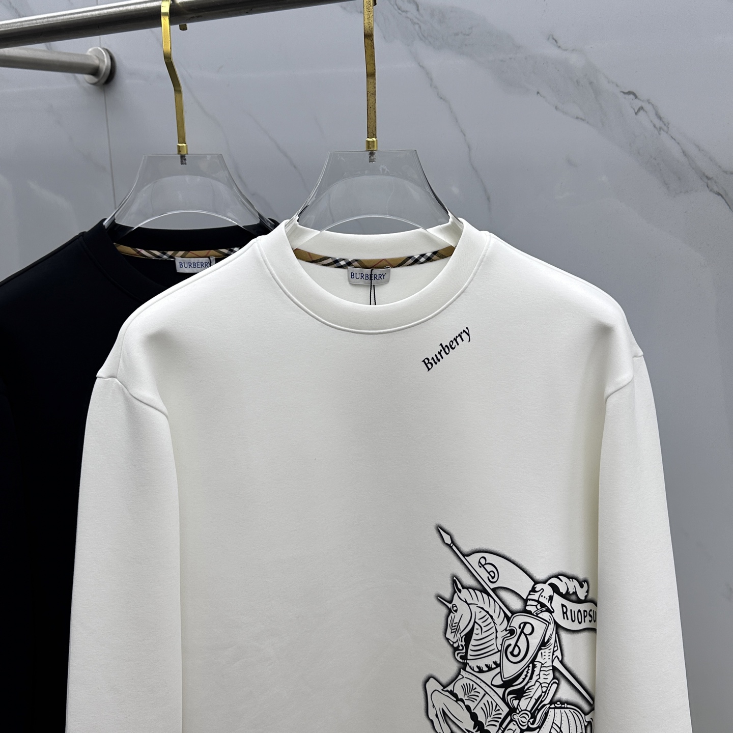 🆕Burberry巴宝莉 2025ss秋冬新品刺绣圆领套头卫衣 高超的时尚魅力风范,特立独行的艺术气息.