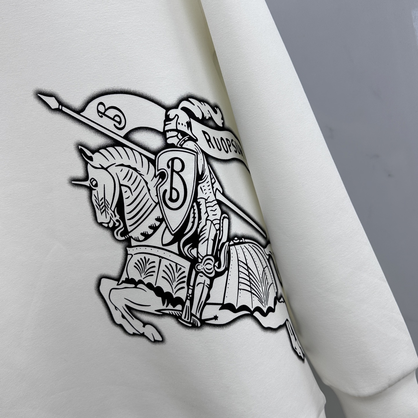 🆕Burberry巴宝莉 2025ss秋冬新品刺绣圆领套头卫衣 高超的时尚魅力风范,特立独行的艺术气息.