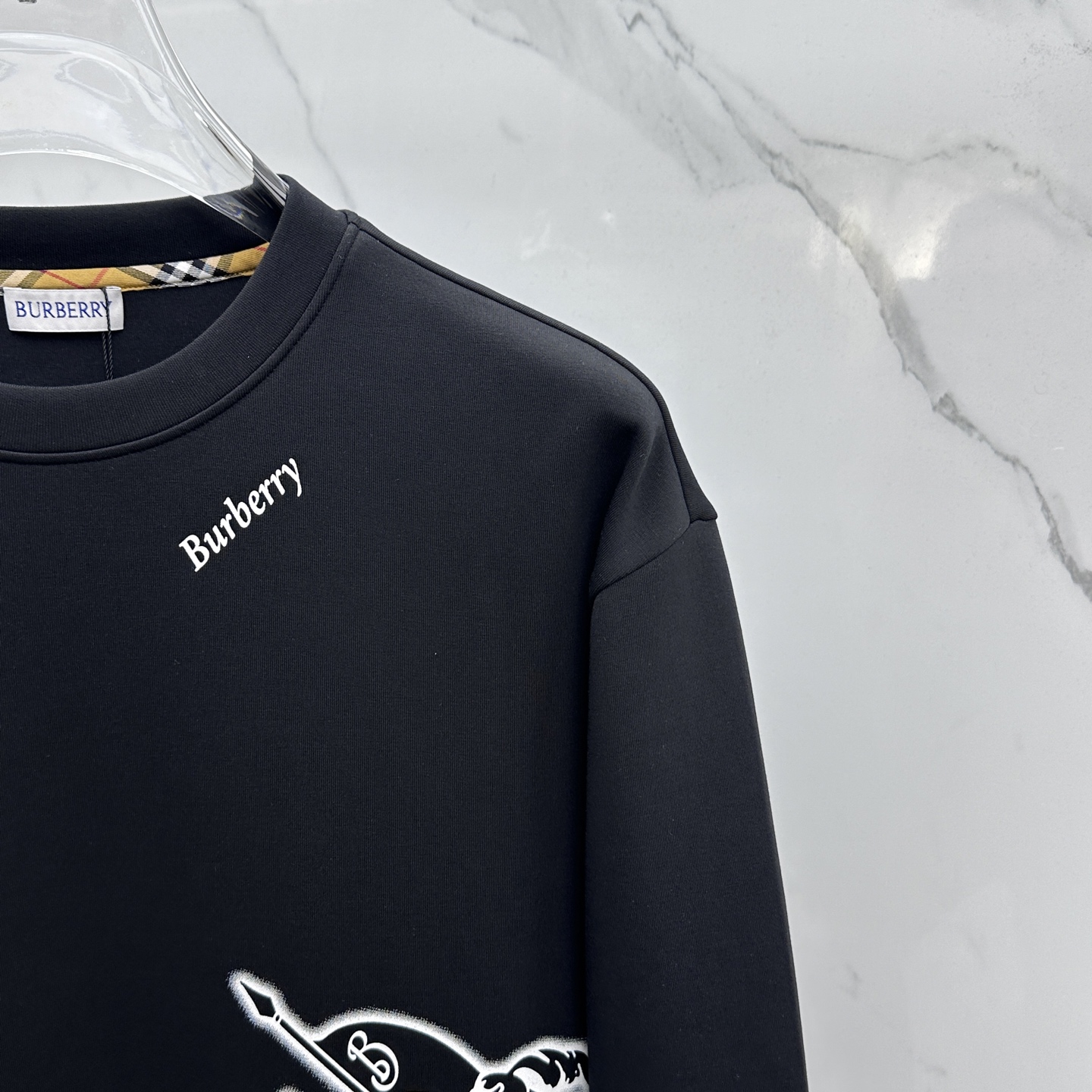 🆕Burberry巴宝莉 2025ss秋冬新品刺绣圆领套头卫衣 高超的时尚魅力风范,特立独行的艺术气息.