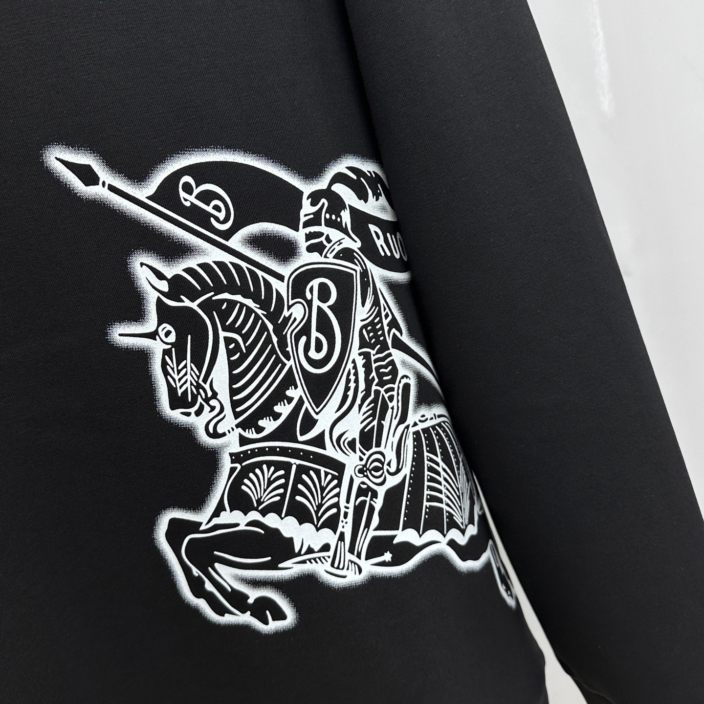 🆕Burberry巴宝莉 2025ss秋冬新品刺绣圆领套头卫衣 高超的时尚魅力风范,特立独行的艺术气息.