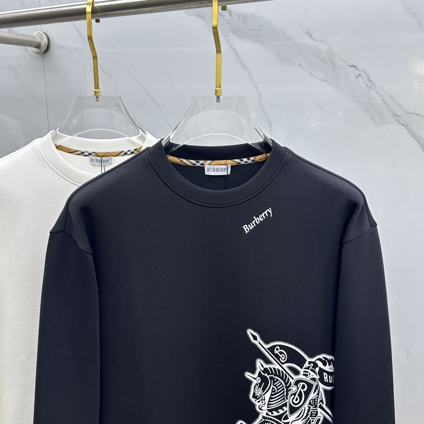 🆕Burberry巴宝莉 2025ss秋冬新品刺绣圆领套头卫衣 高超的时尚魅力风范,特立独行的艺术气息.