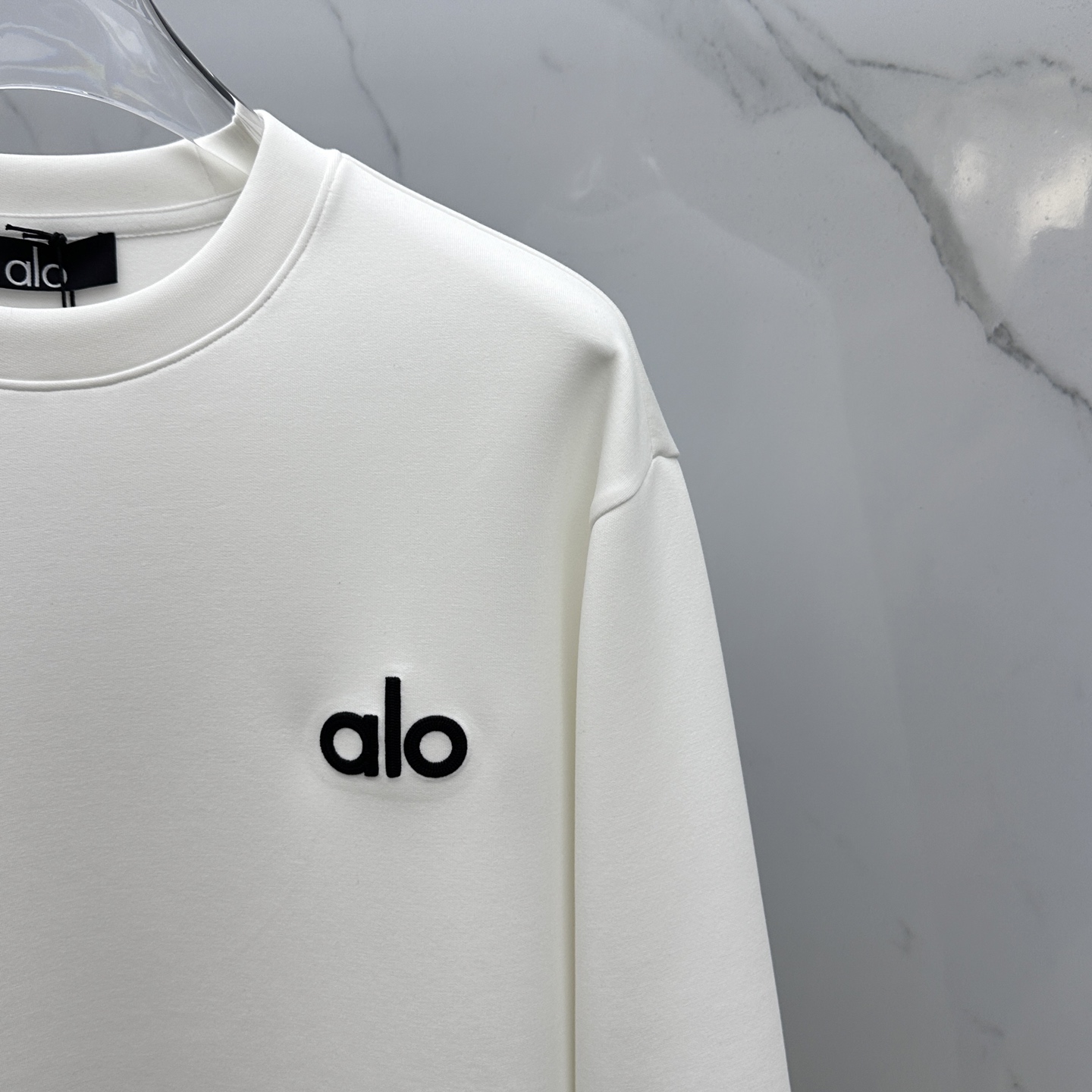 🆕Alo 2025ss秋冬新品刺绣圆领套头卫衣 高超的时尚魅力风范,特立独行的艺术气息.客供定制面料高克