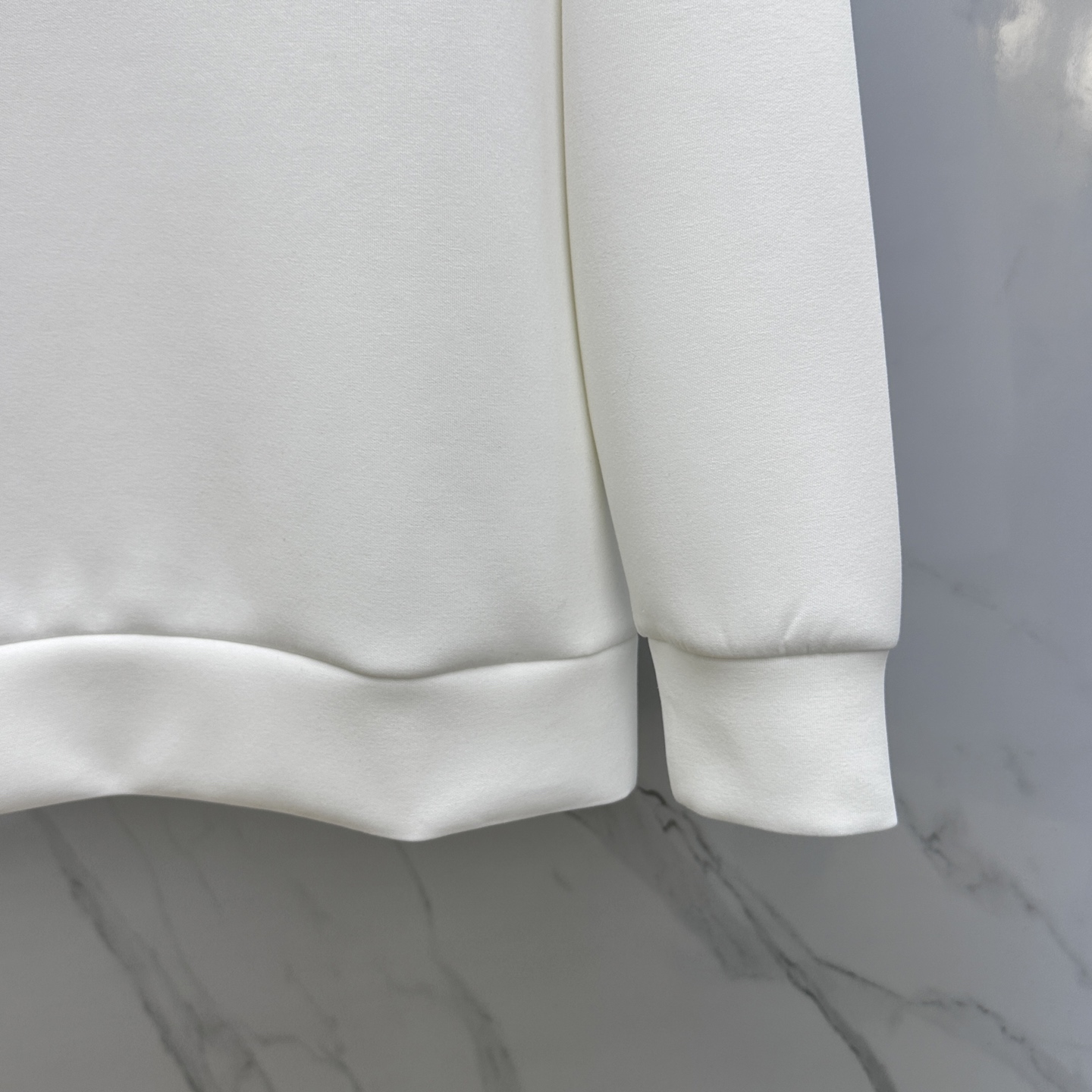 🆕Alo 2025ss秋冬新品刺绣圆领套头卫衣 高超的时尚魅力风范,特立独行的艺术气息.客供定制面料高克