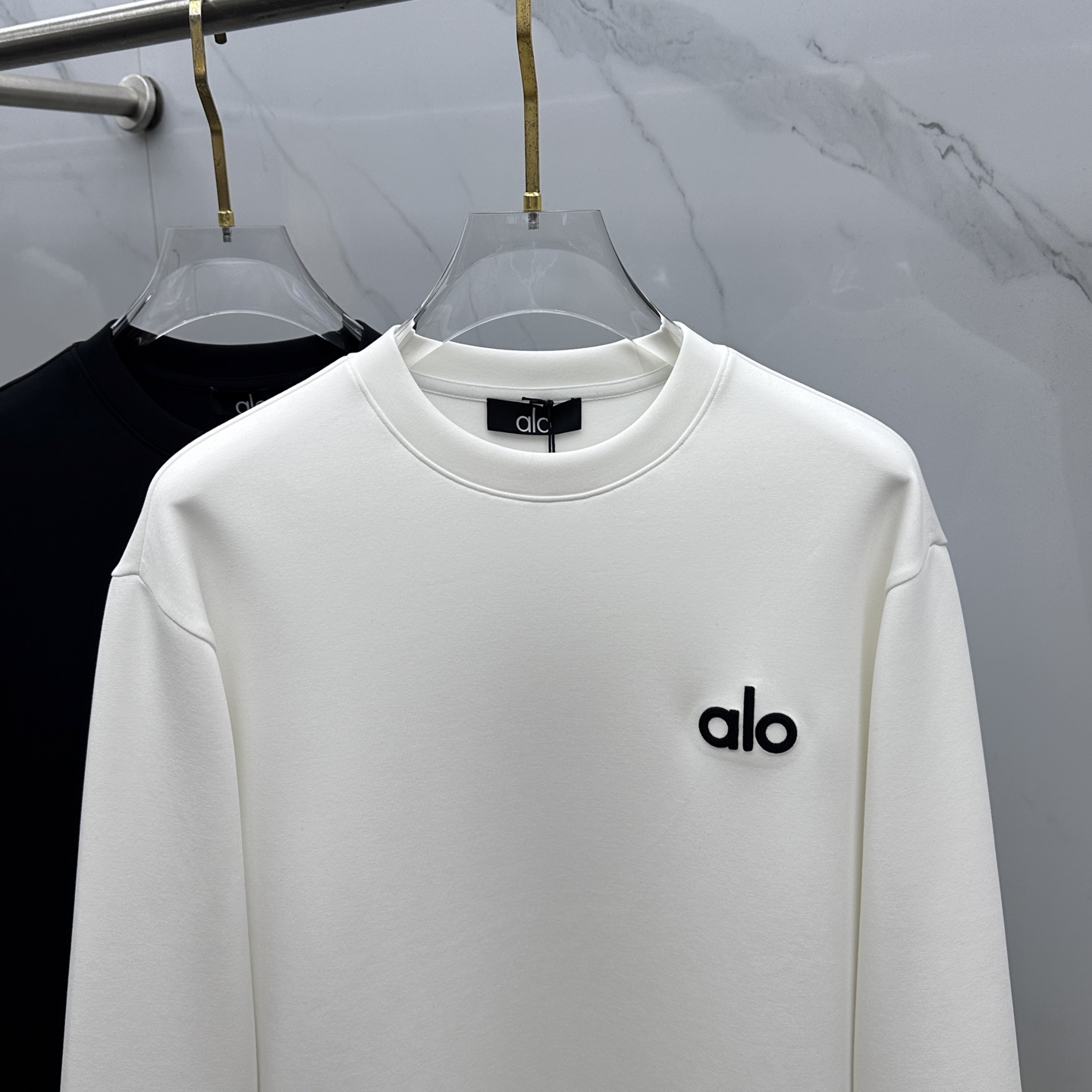 🆕Alo 2025ss秋冬新品刺绣圆领套头卫衣 高超的时尚魅力风范,特立独行的艺术气息.客供定制面料高克