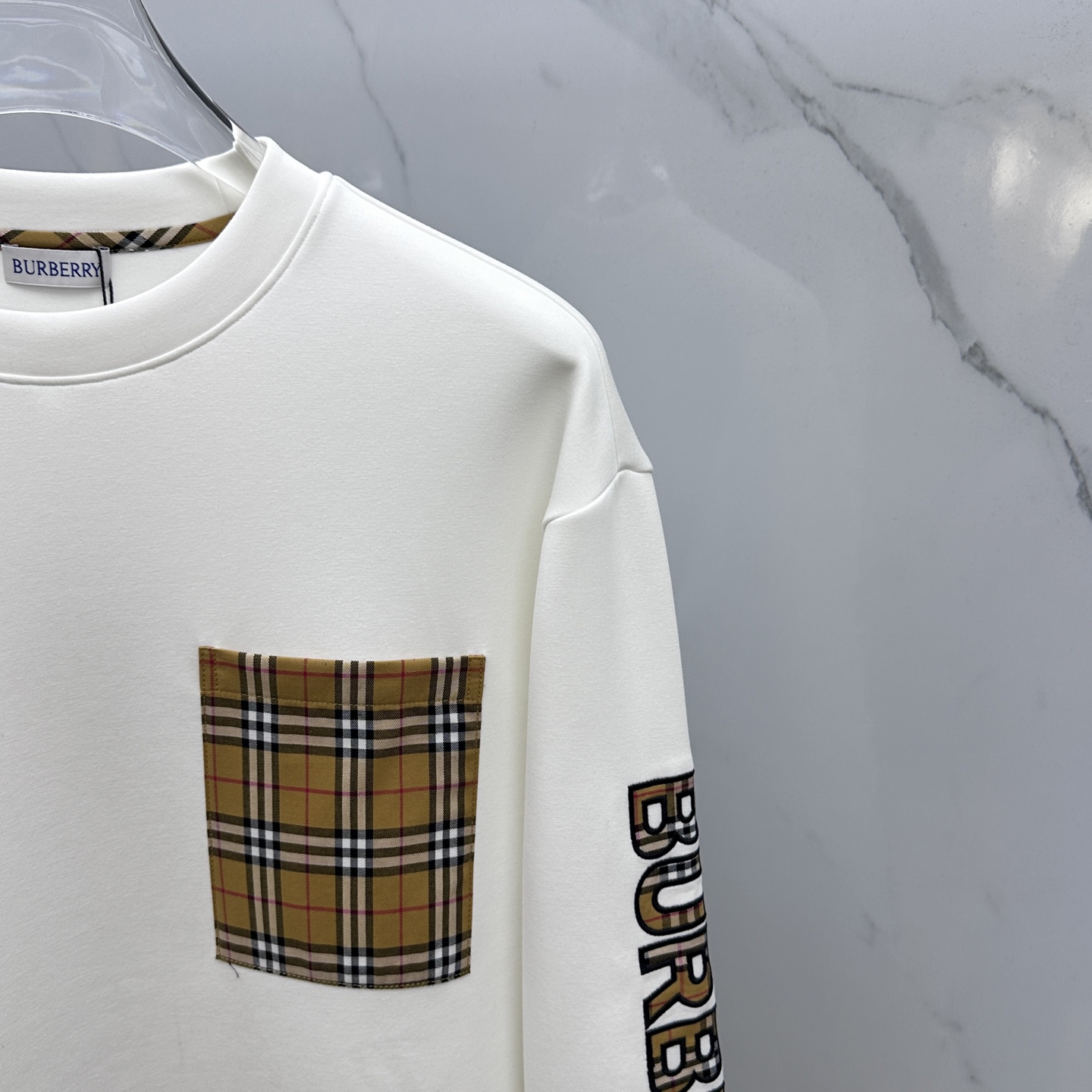 🆕Burberry巴宝莉 2025ss秋冬新品刺绣圆领套头卫衣 高超的时尚魅力风范,特立独行的艺术气息.